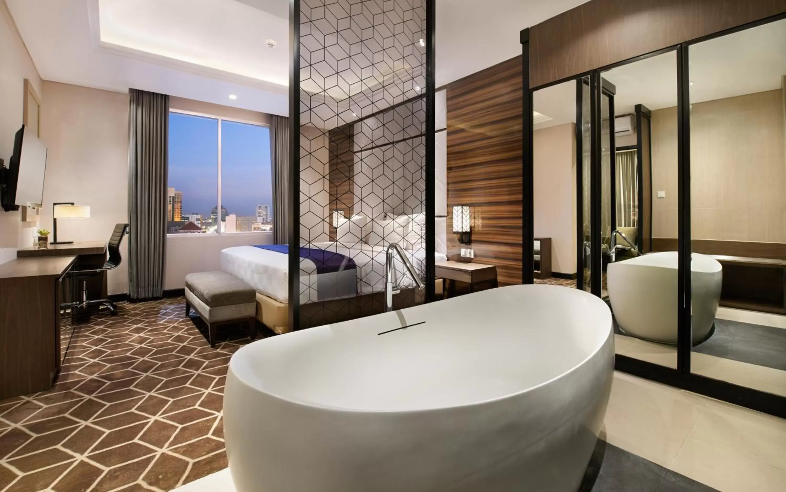 Shower, Bathroom in Swiss-Belinn Tunjungan Surabaya