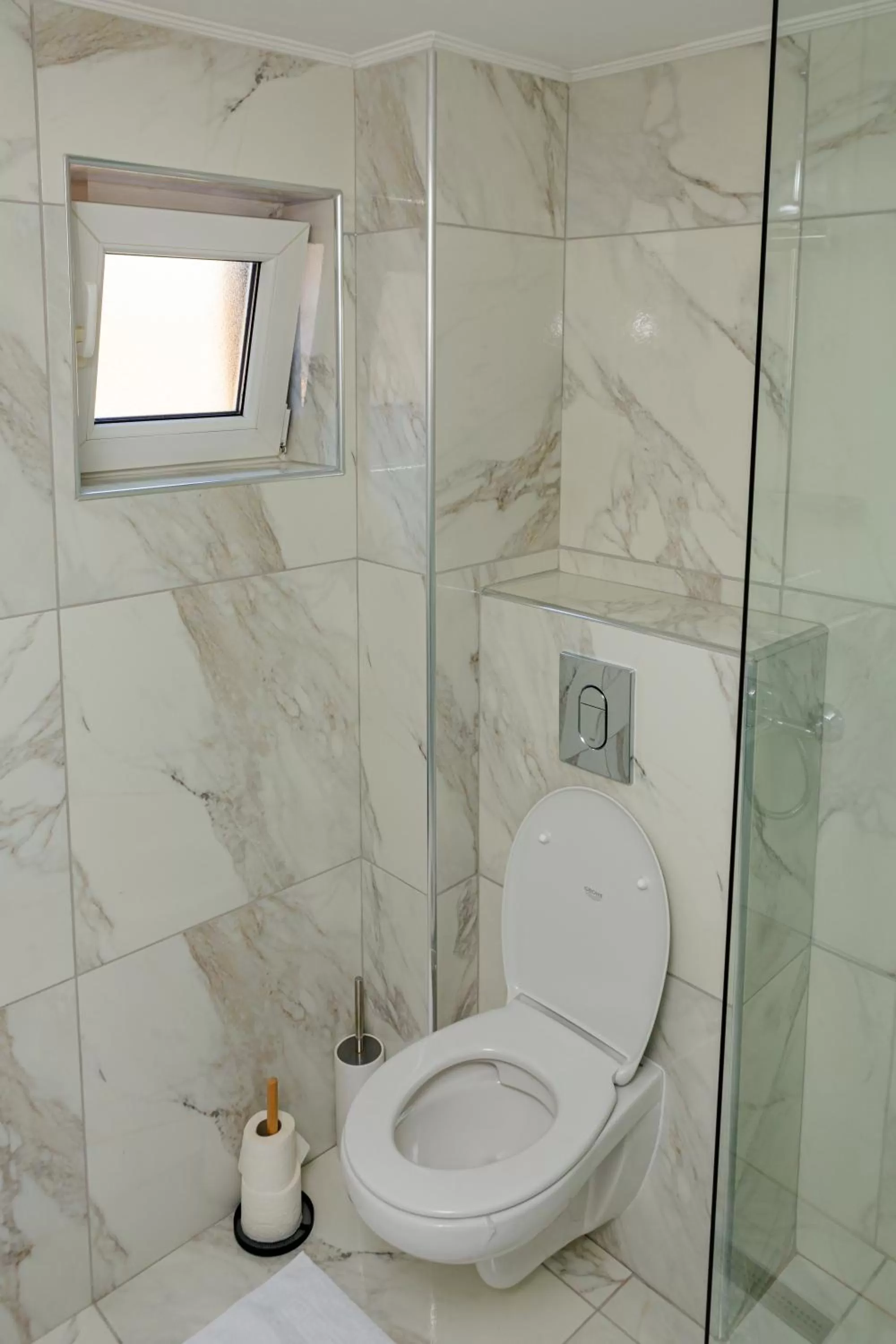 Bathroom in Pensiunea Pictorilor