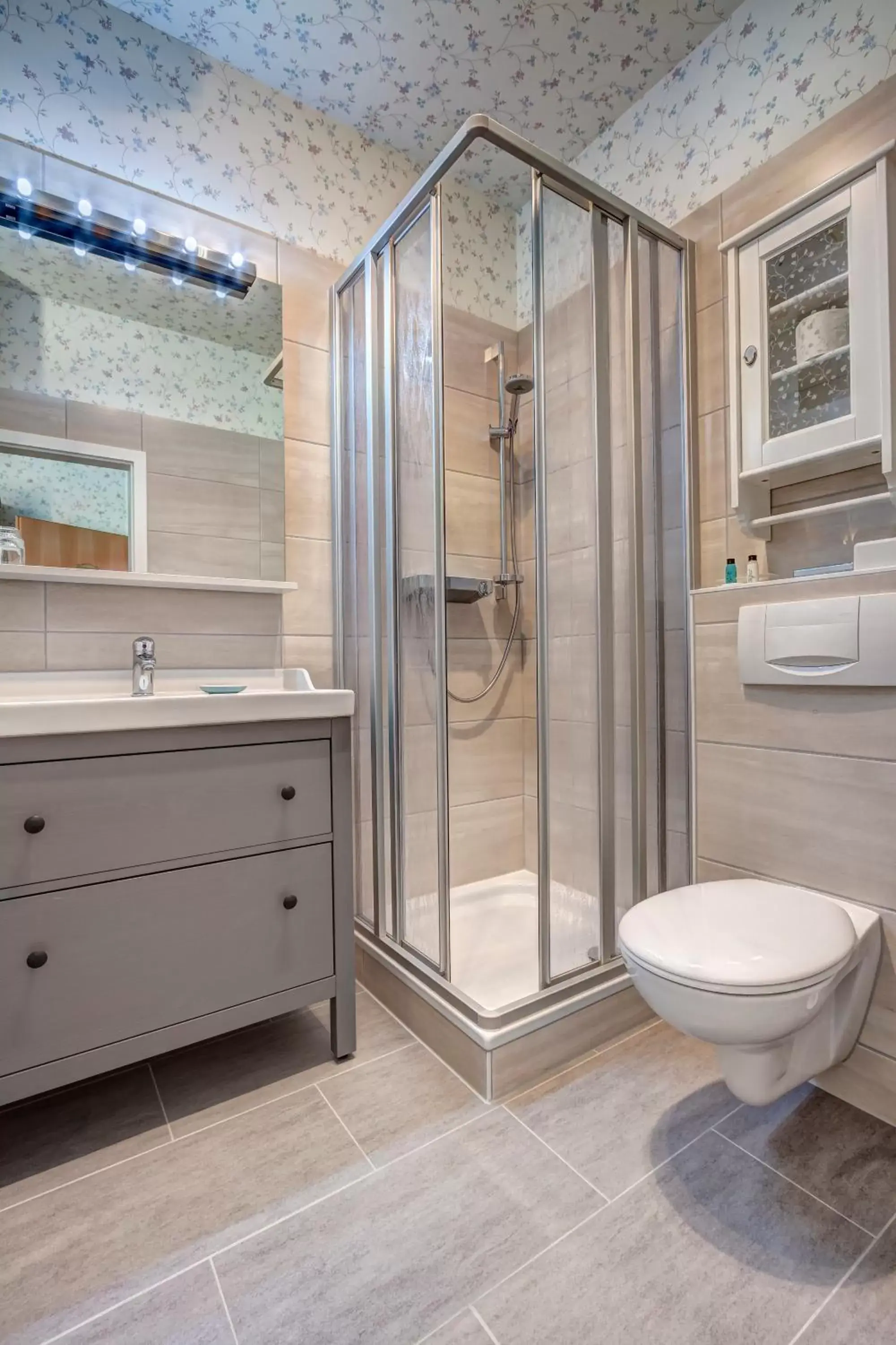 Photo of the whole room, Bathroom in Hotel Villa Seeschlößchen