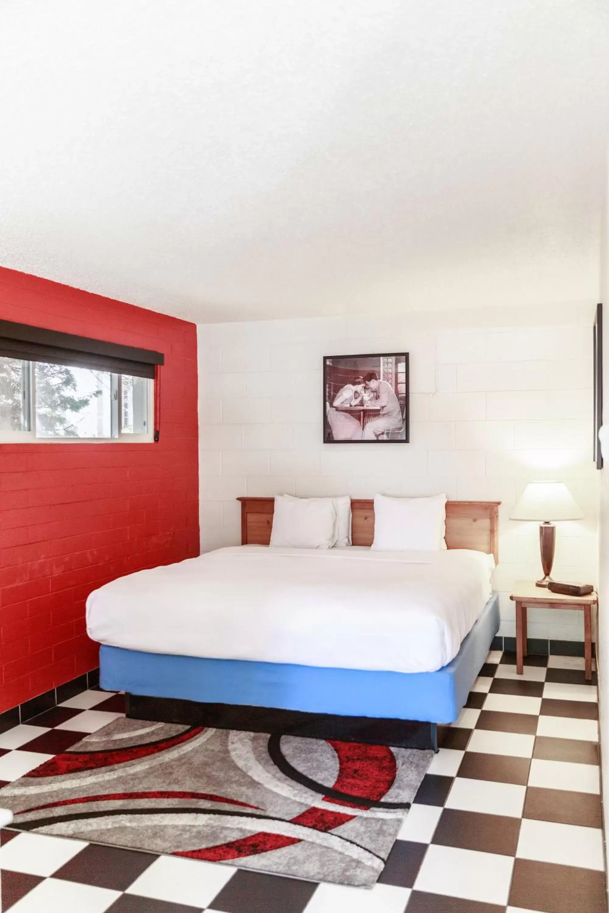Bed in Retro Inn at Mesa Verde