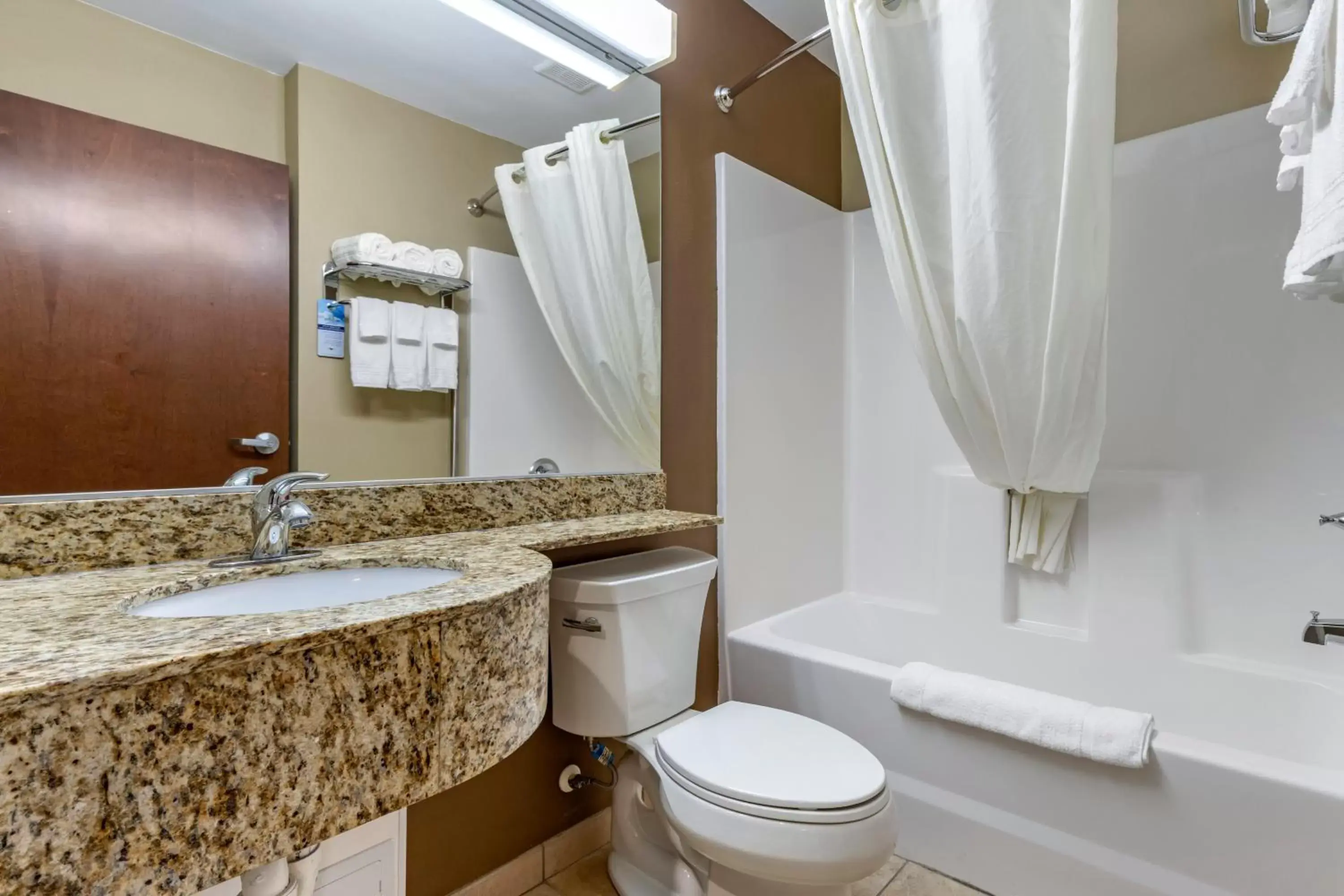 Bathroom in Microtel Inn & Suites Dillsboro/Sylva