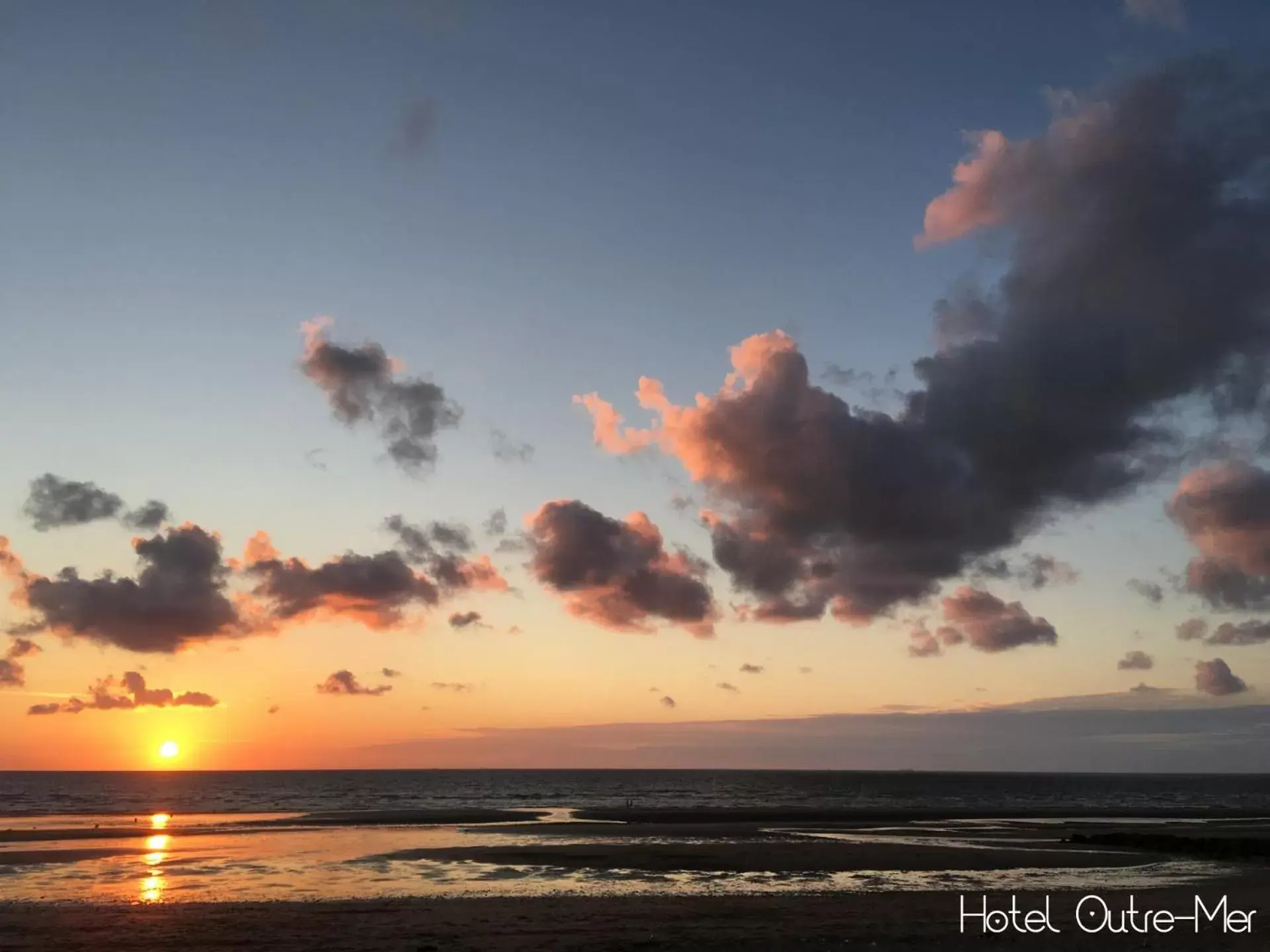 Natural landscape, Sunrise/Sunset in Hôtel Outre-Mer - Villa Le Couchant