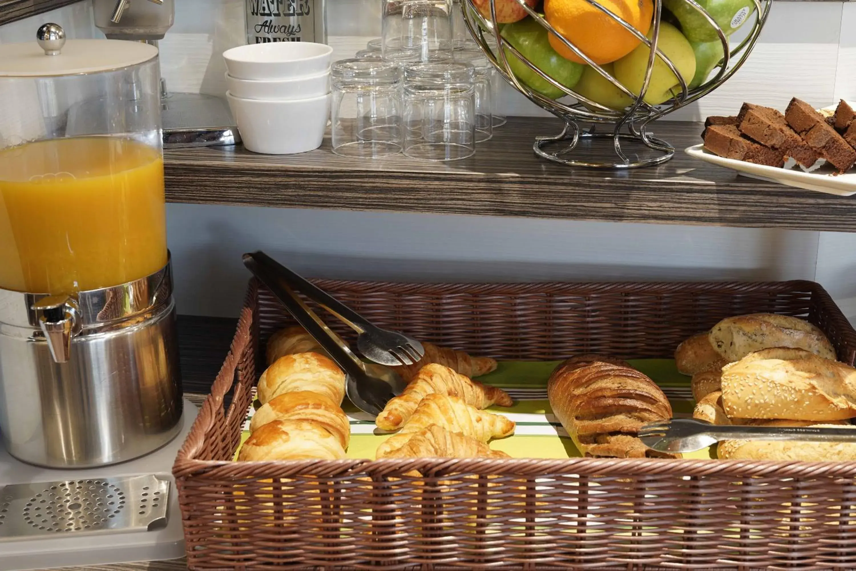 Buffet breakfast, Food in Cit'Hotel La Résidence