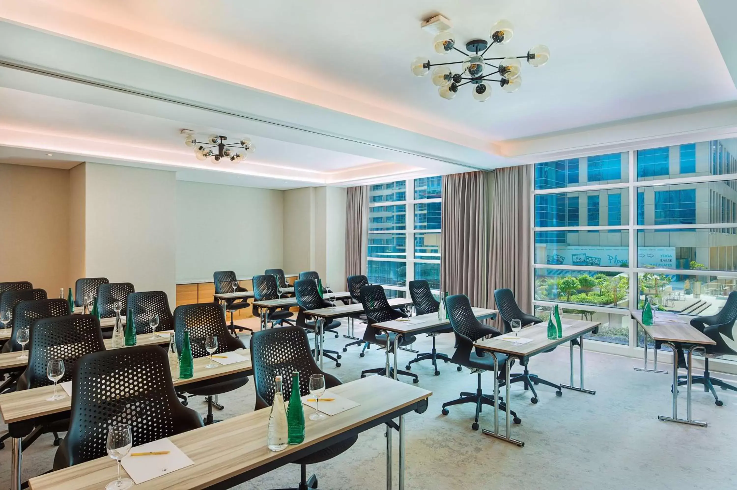 Meeting/conference room, Restaurant/Places to Eat in DoubleTree by Hilton Dubai - Business Bay