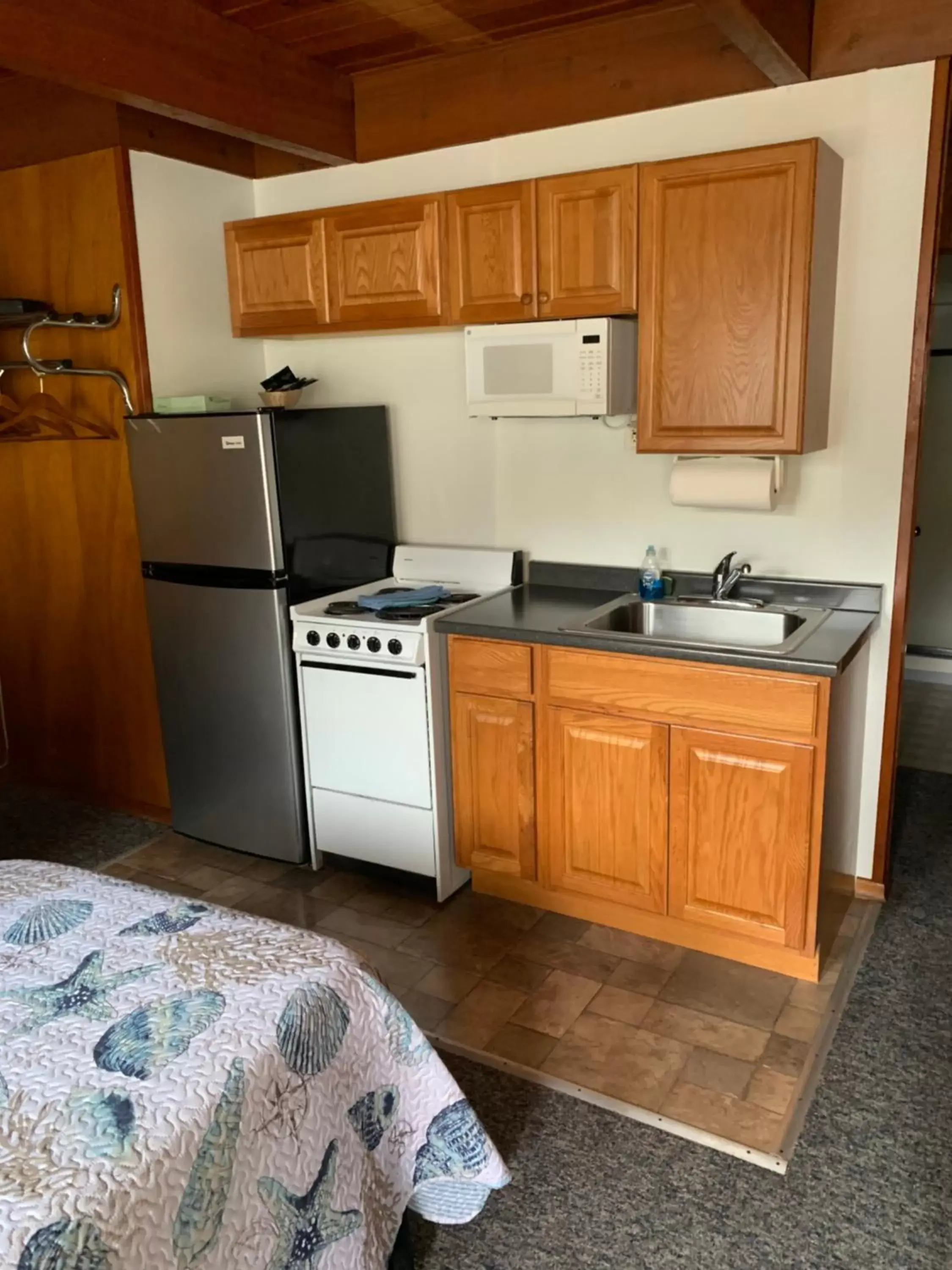 Kitchen/Kitchenette in Curley's Resort & Dive Center