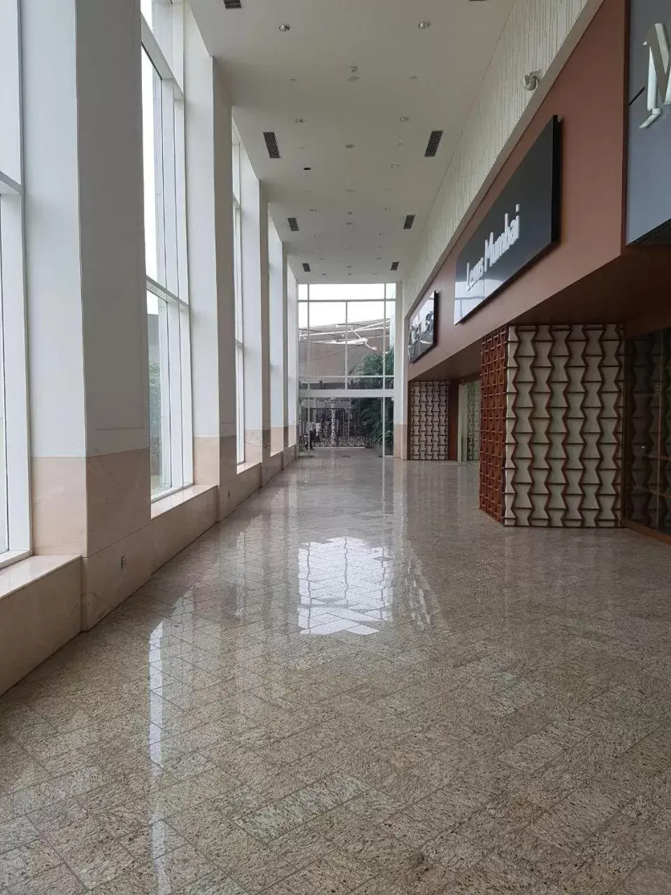 Property building in Taj Santacruz Property building in Taj Santacruz