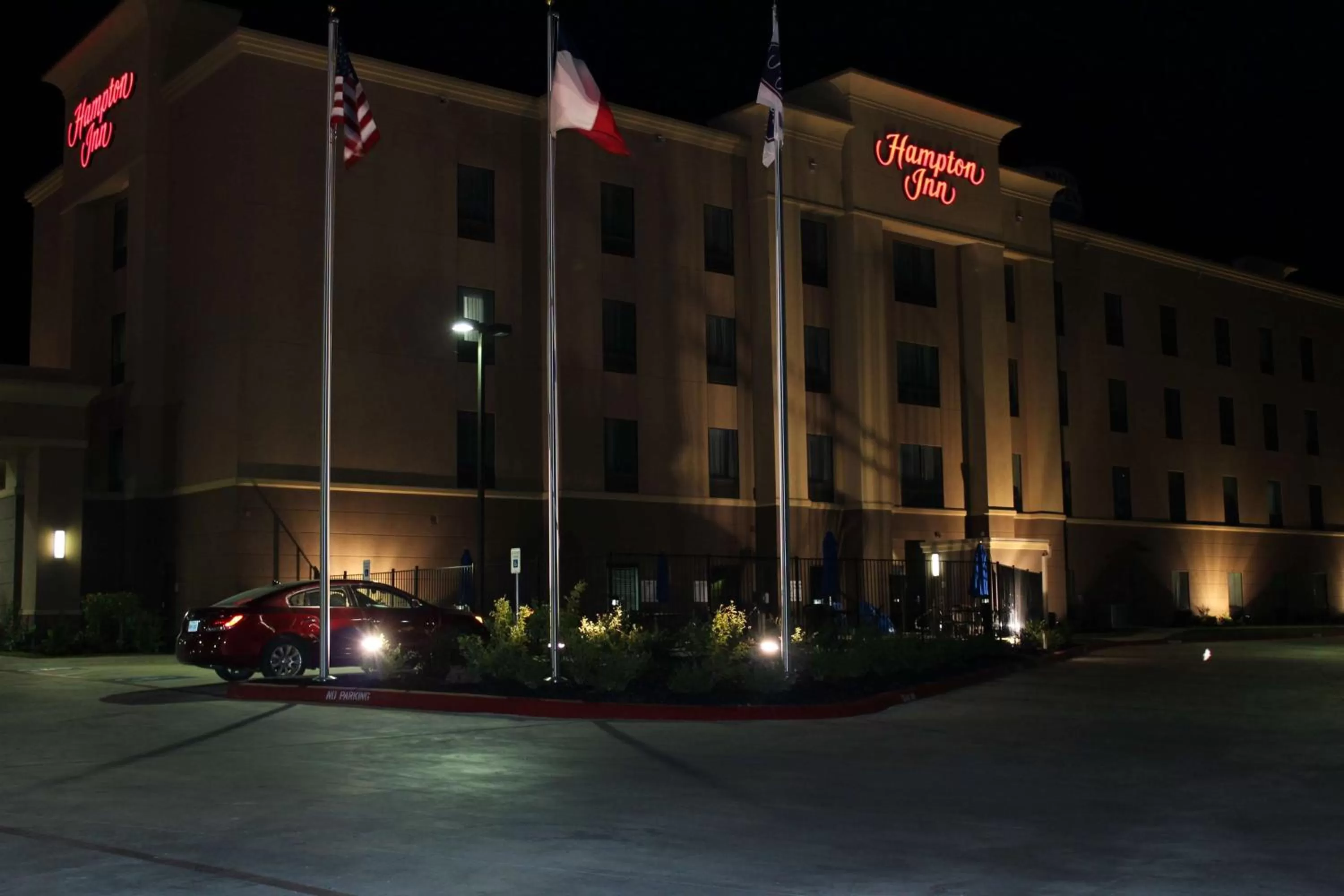 Property building in Hampton Inn Cotulla