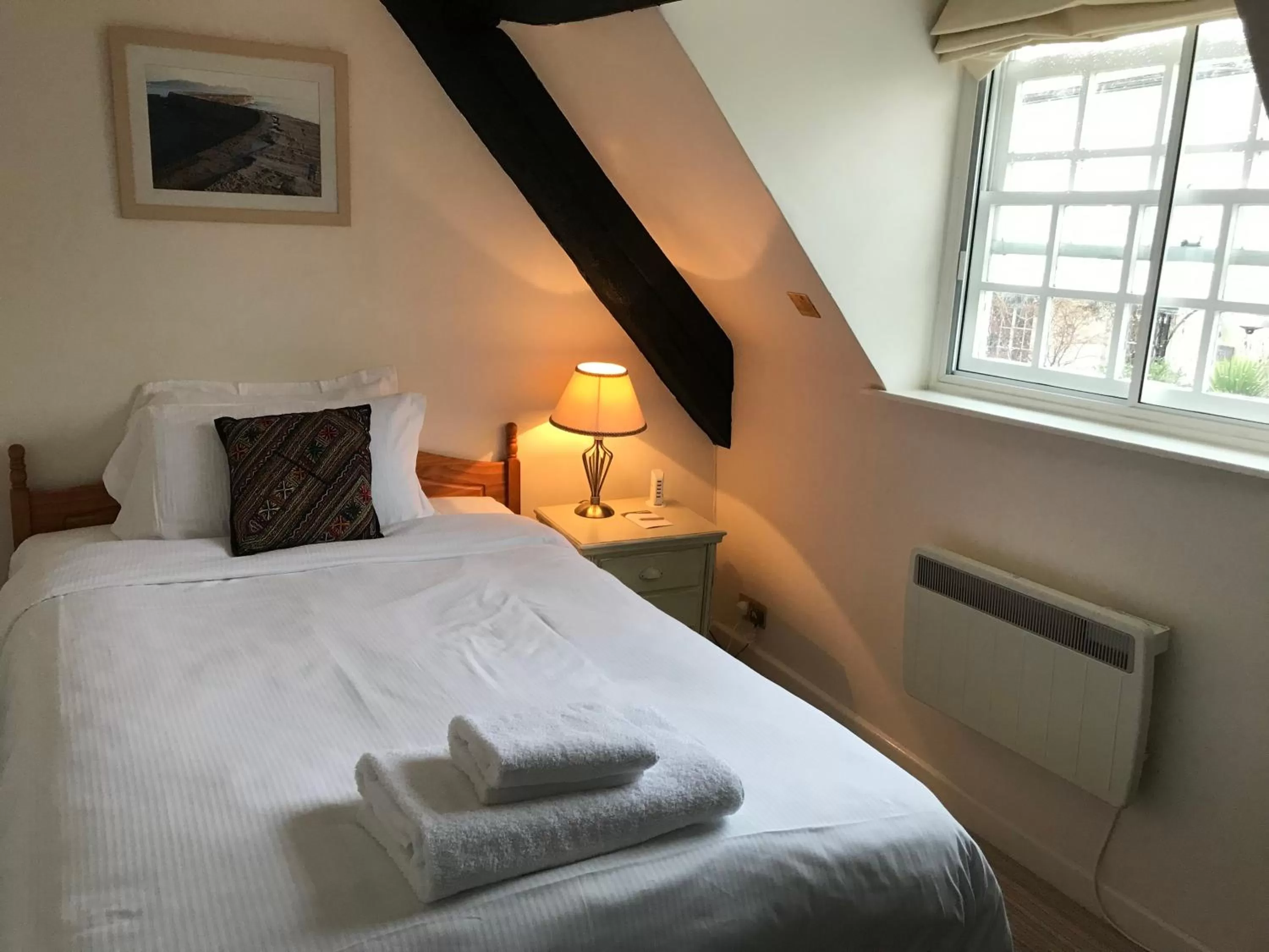 Bedroom, Bed in The Mariners Hotel