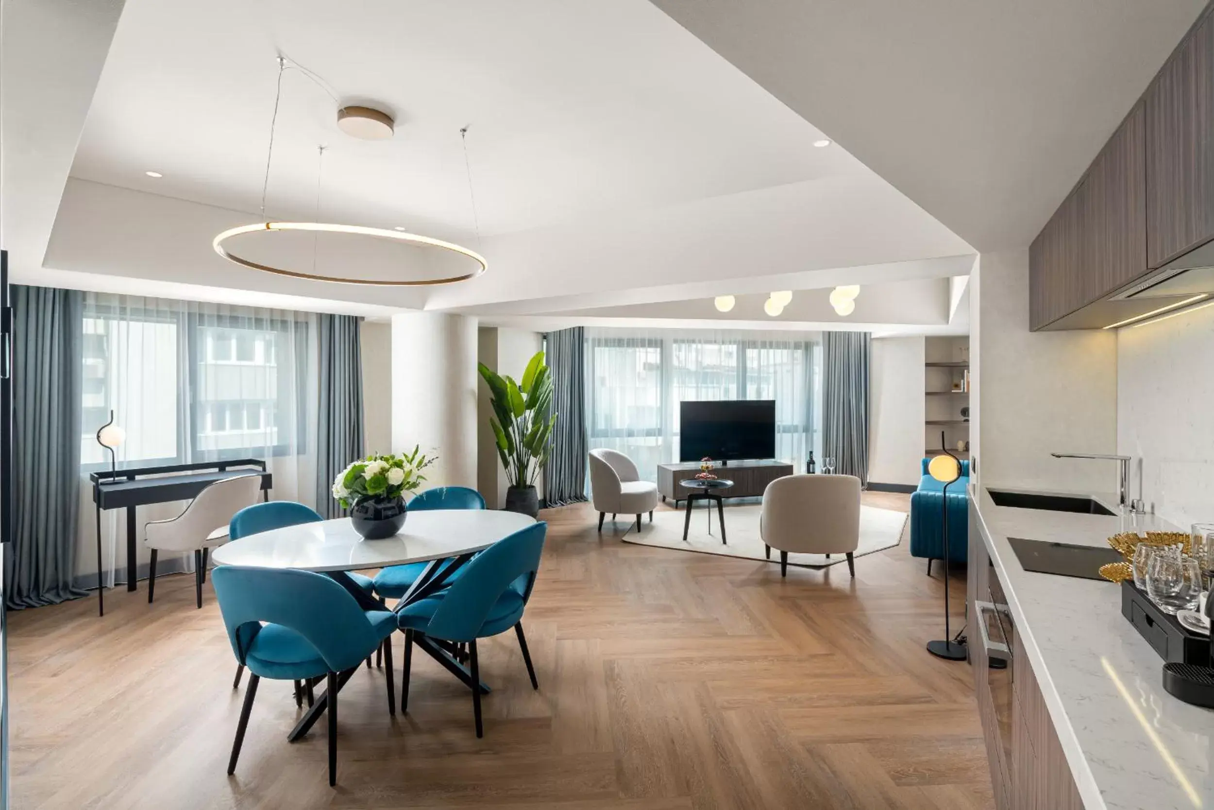 Guests, Seating Area in Radisson Blu Hotel Bucharest