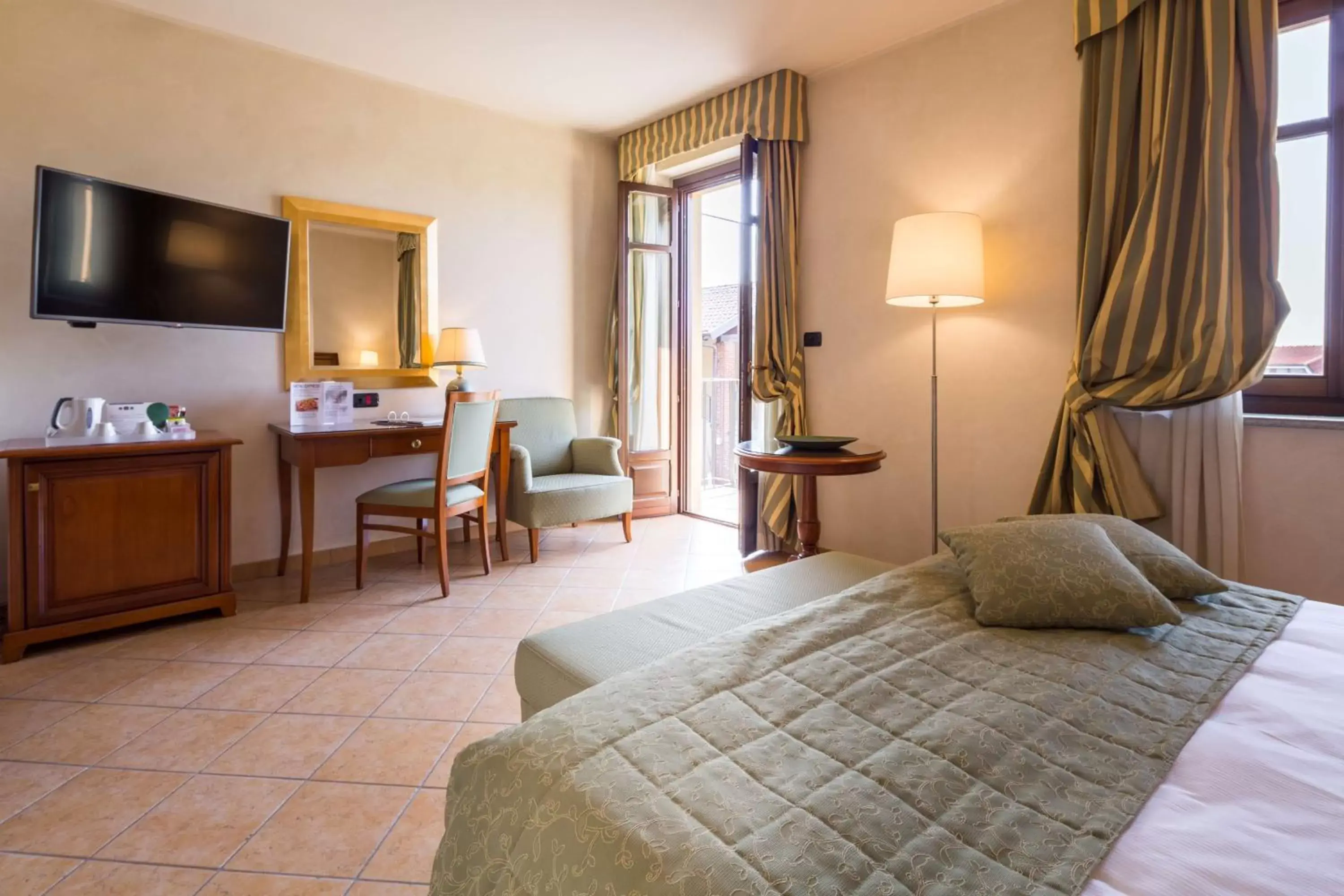 TV and multimedia, Bed in Best Western Plus Hotel Le Rondini