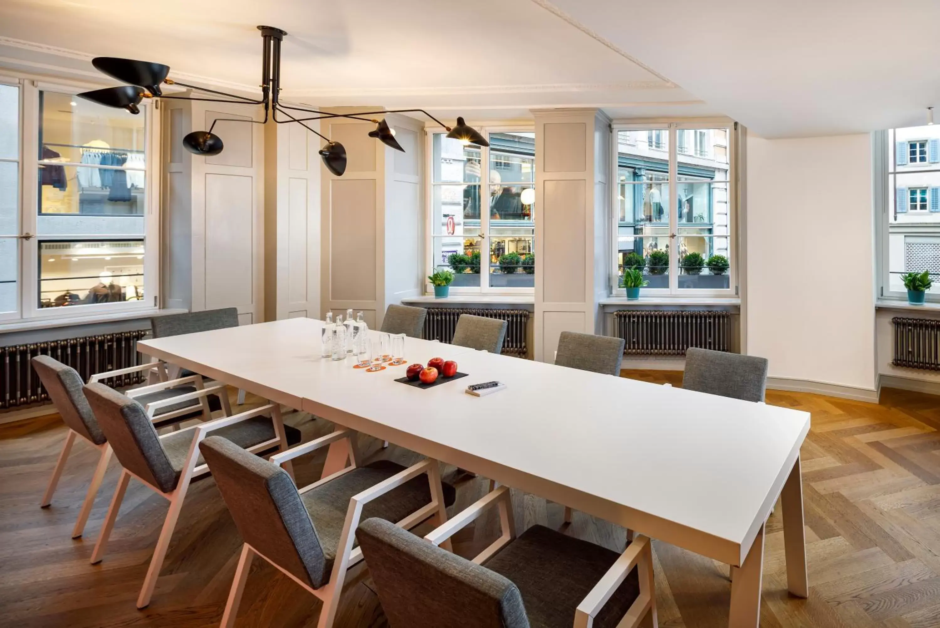 Library, Restaurant/Places to Eat in Marktgasse Hotel