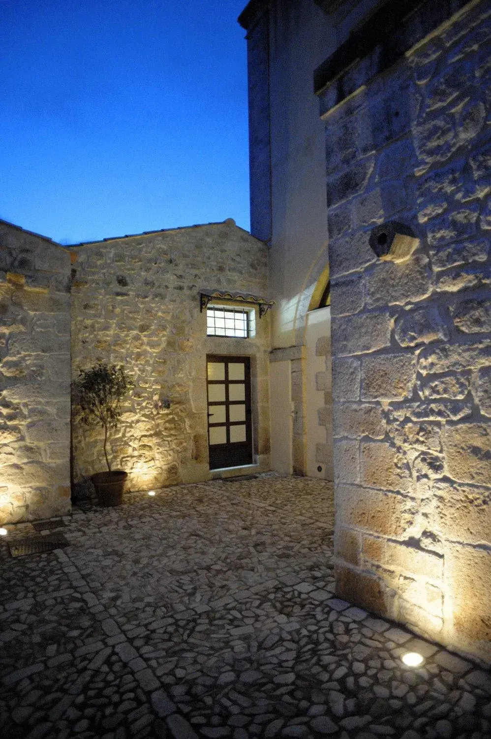 Patio, Property Building in Torre Don Virgilio Country Hotel