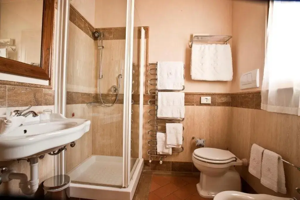 Bathroom in Locanda Poggioleone