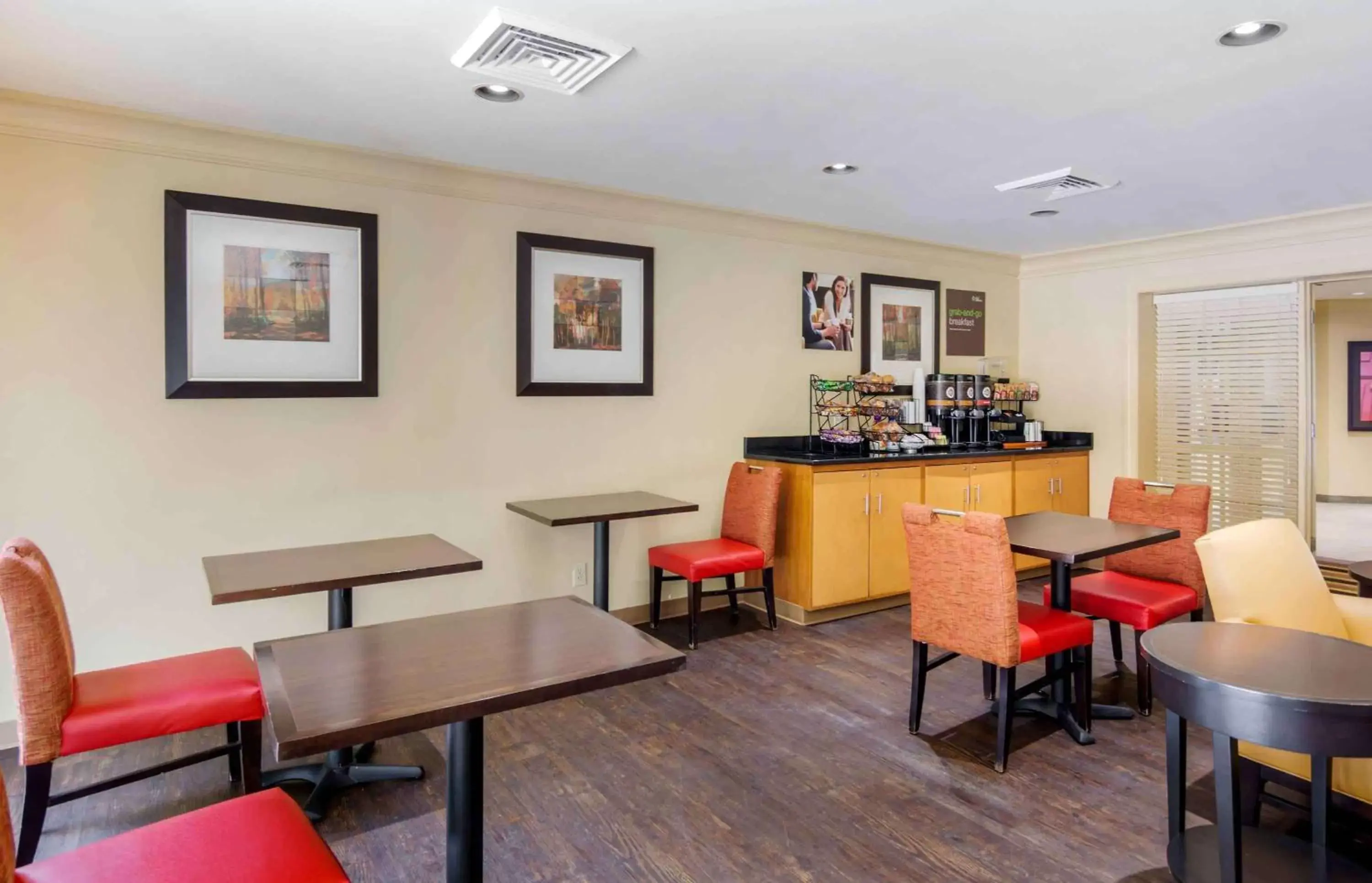 Breakfast, Restaurant/Places to Eat in Extended Stay America Suites - Richmond - W Broad Street - Glenside - North