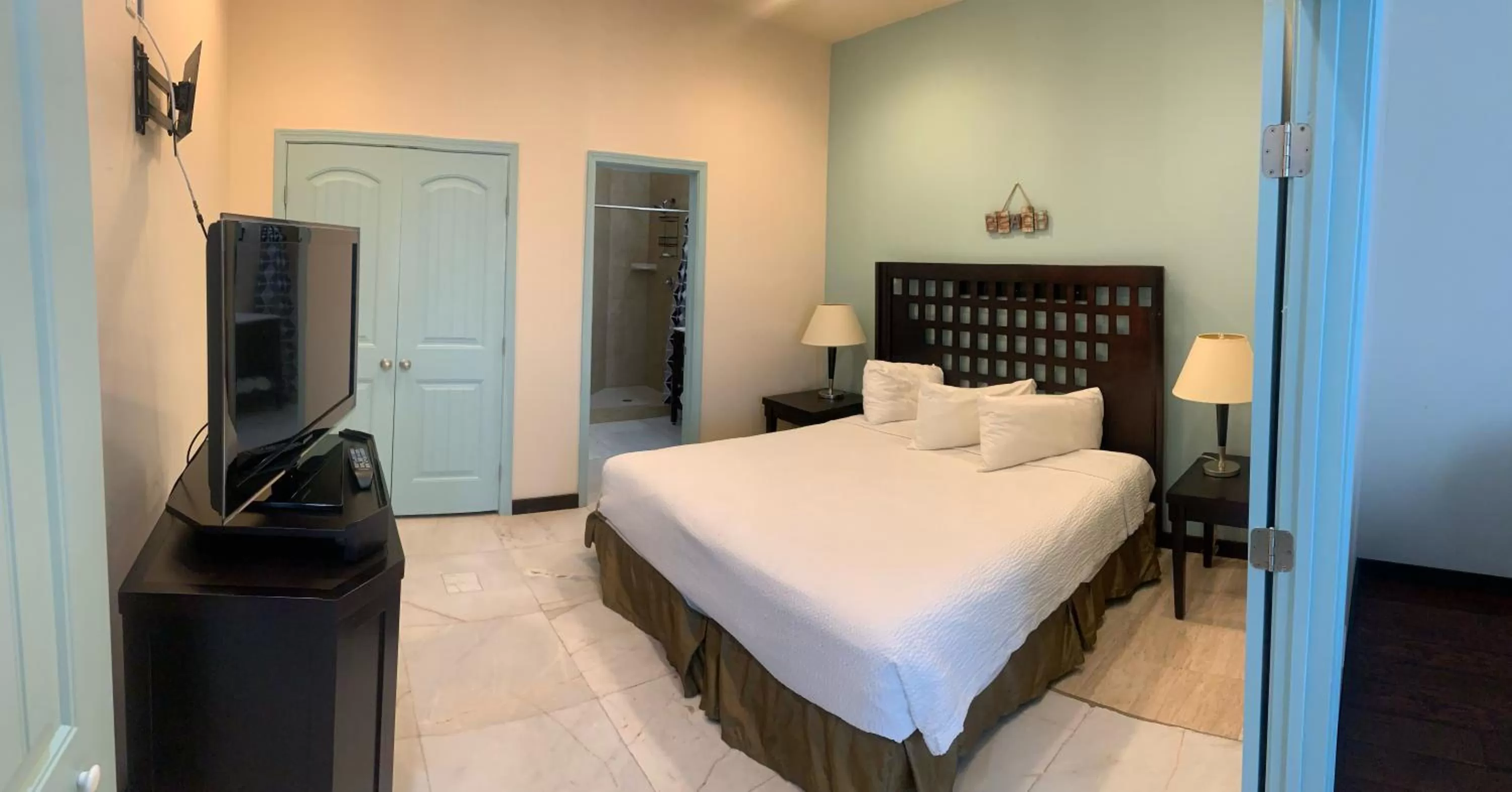 Bed in Sunchase Inn & Suites