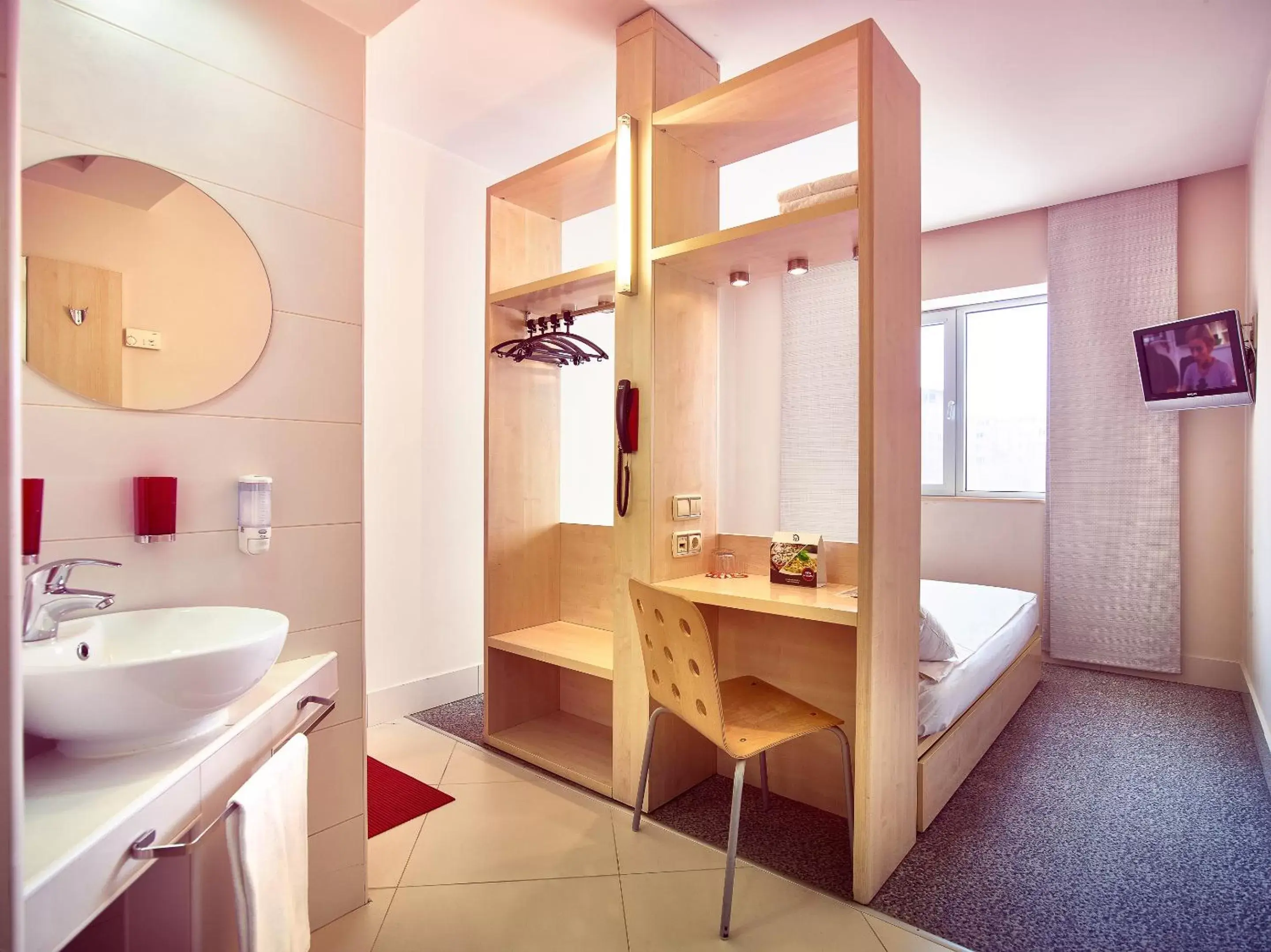 Photo of the whole room, Bathroom in Hello Hotels Gara de Nord