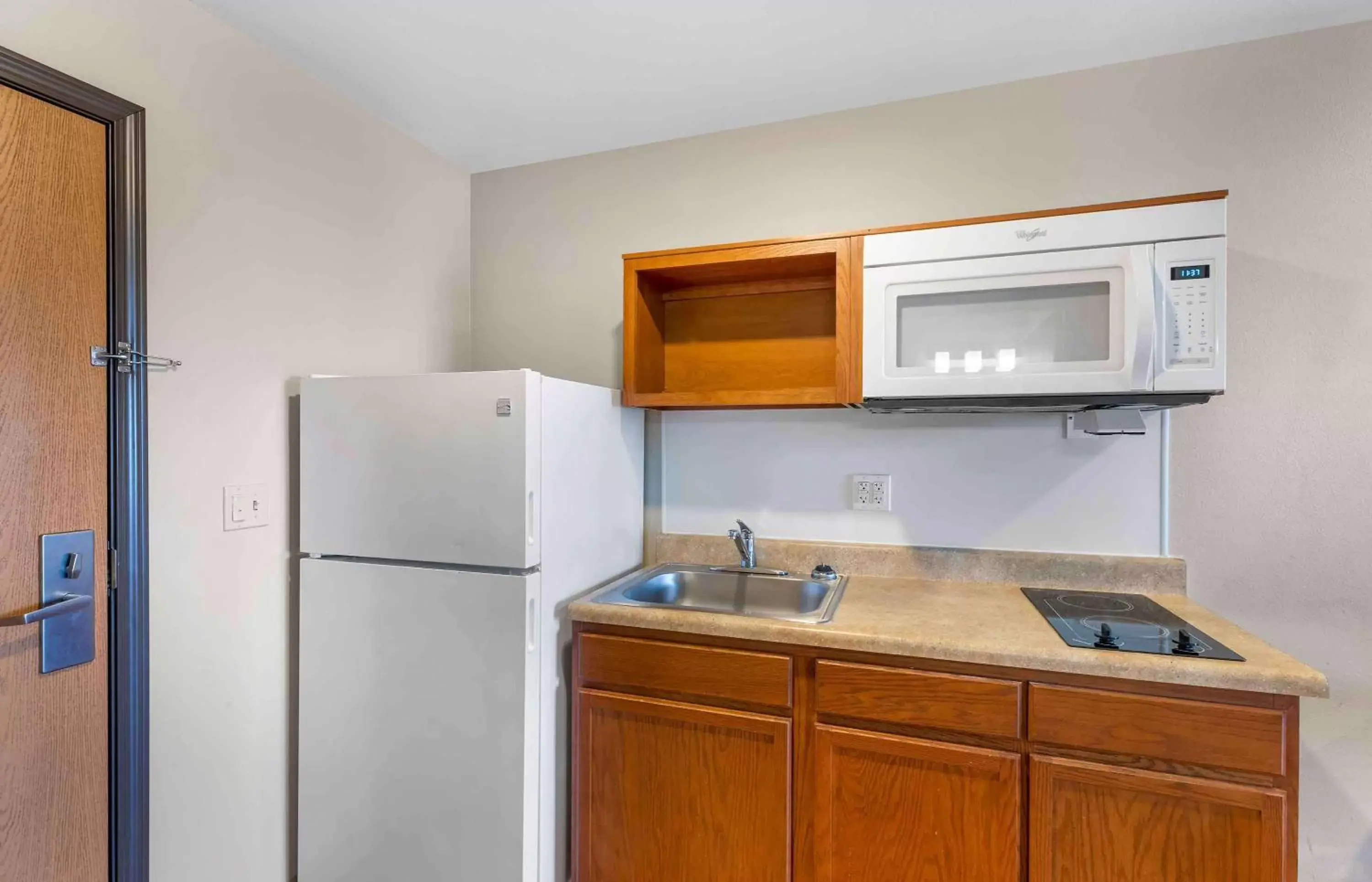 Bedroom, Kitchen/Kitchenette in Extended Stay America Suites - Denver - Airport