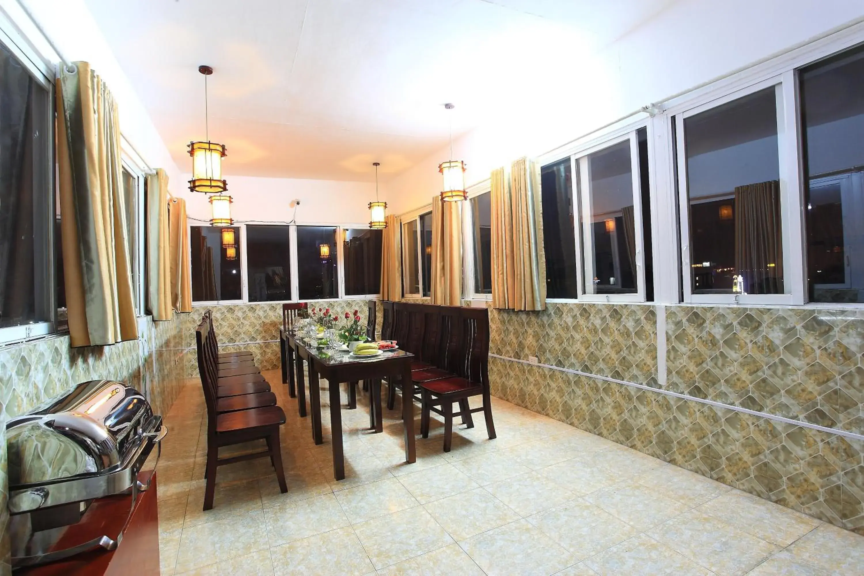 Restaurant/places to eat in Hanoi Luxury Hotel