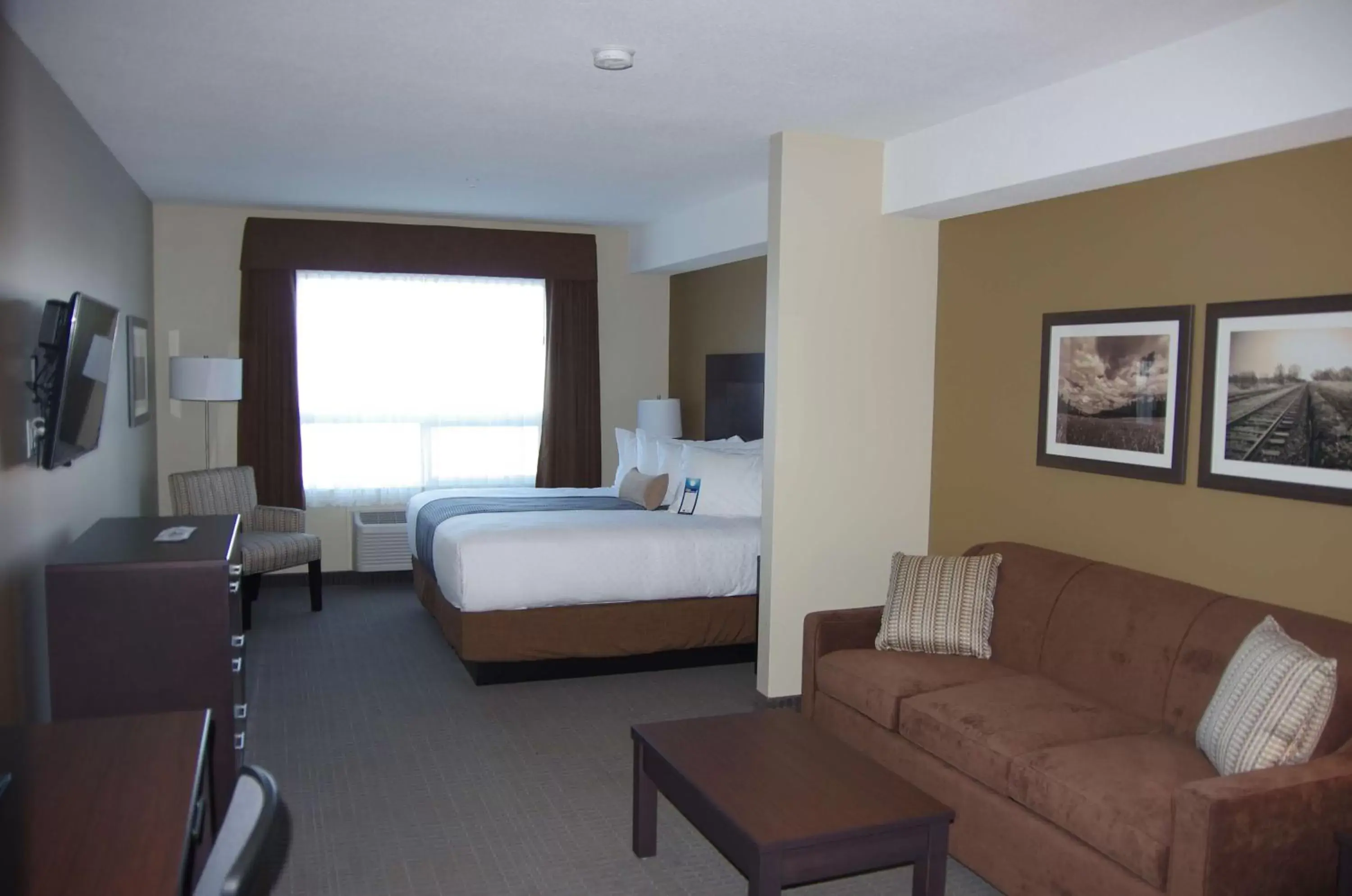 Photo of the whole room in Best Western Plus Lacombe Inn and Suites