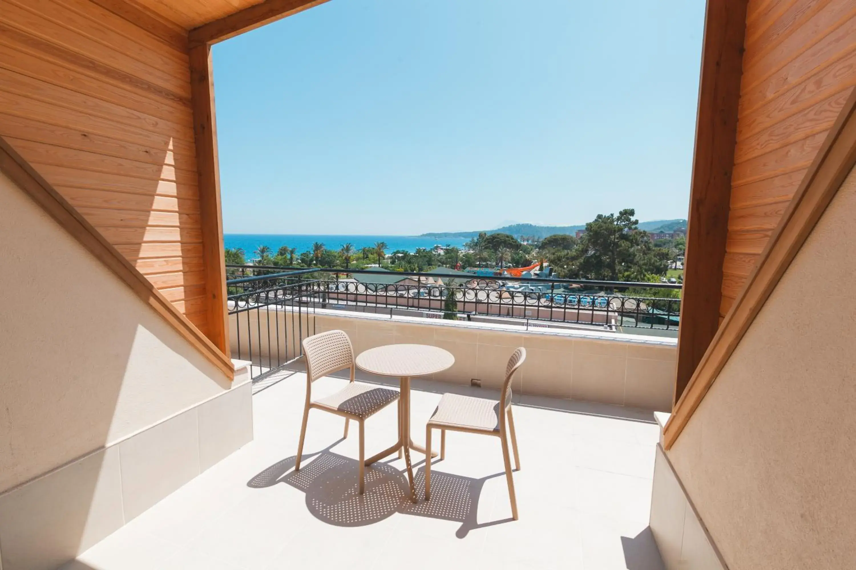 Natural landscape, Balcony/Terrace in L'Oceanica Beach Resort