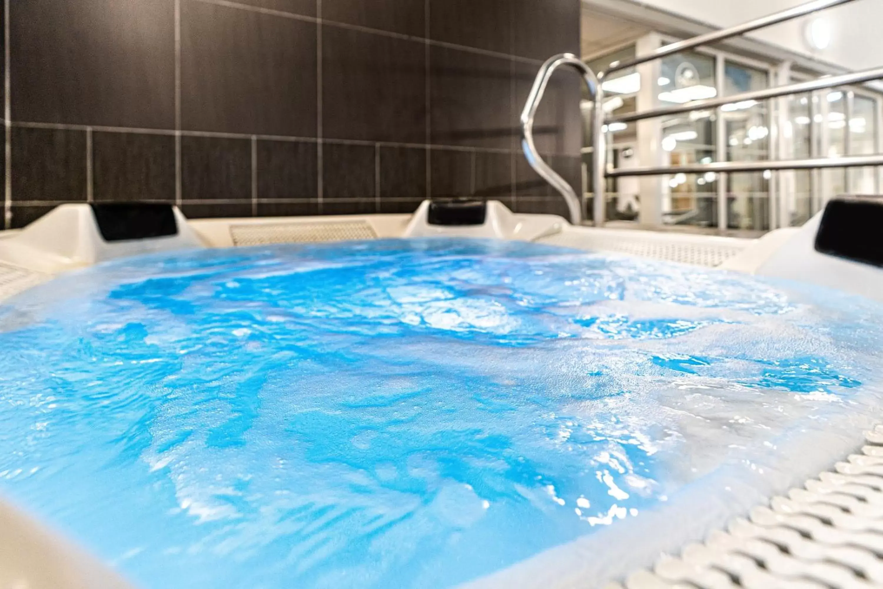 Fitness centre/facilities, Swimming Pool in Holiday Inn Maidstone-Sevenoaks, an IHG Hotel