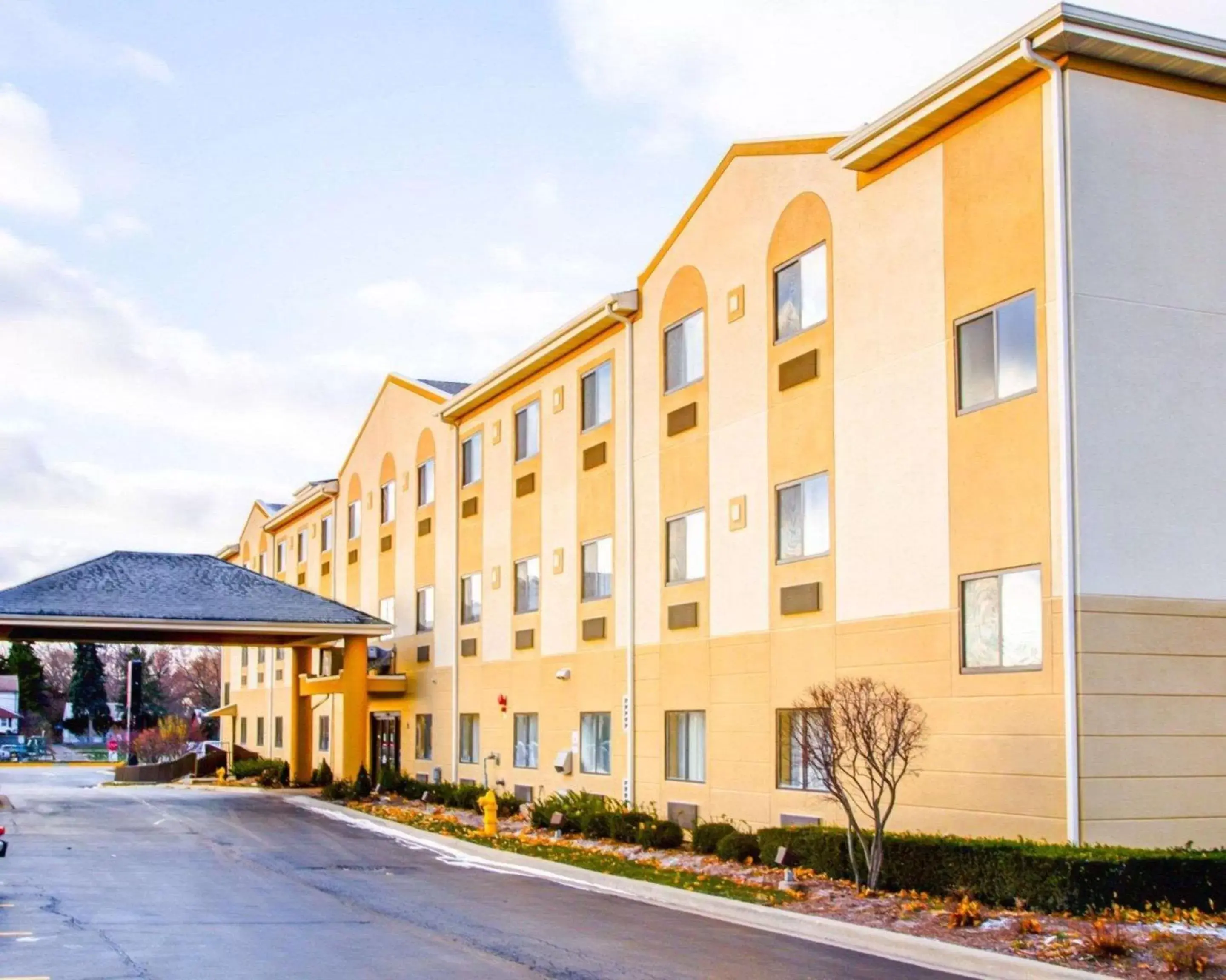 Property Building in Comfort Suites Lombard/Addison