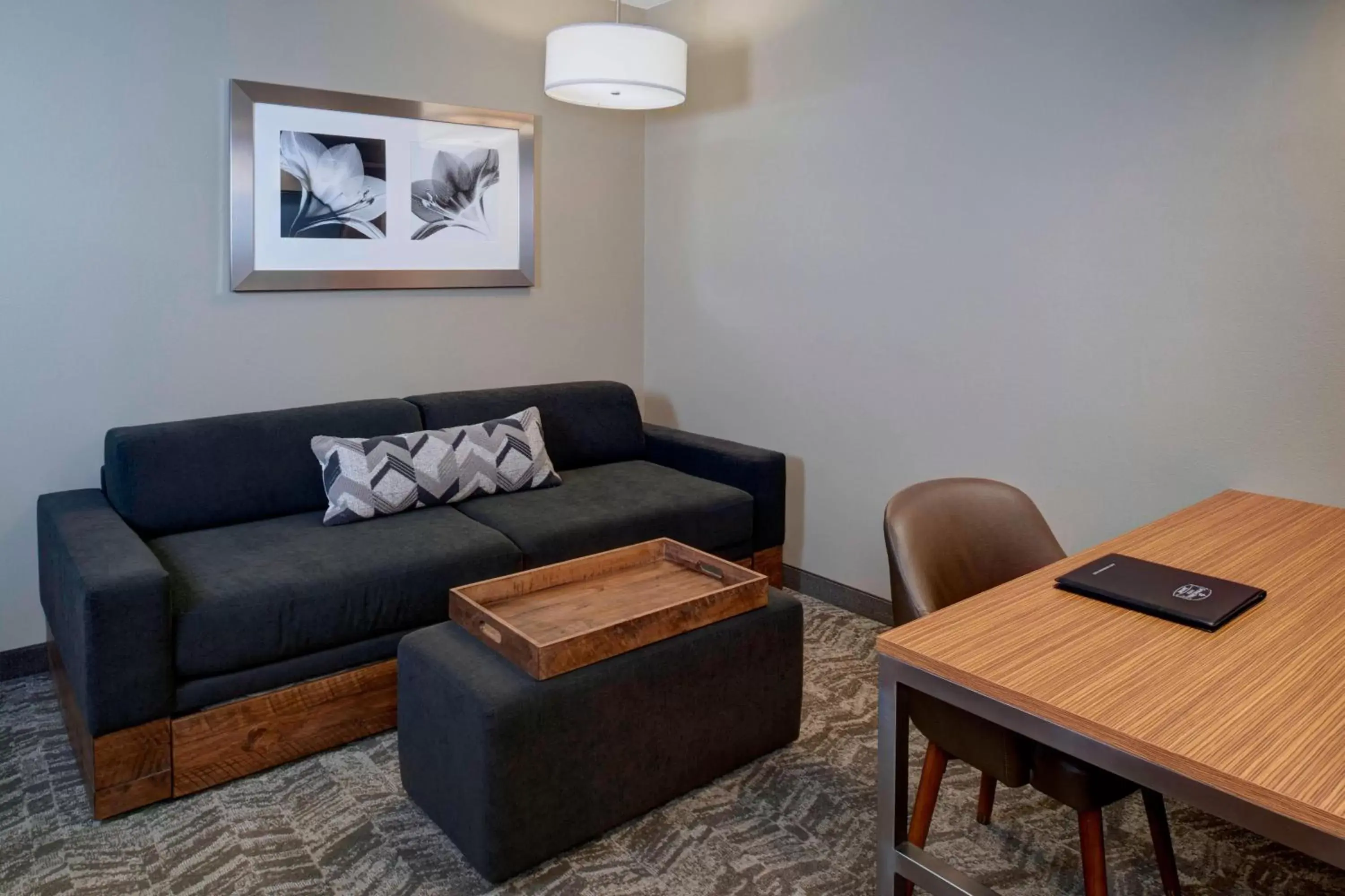 Photo of the whole room, Seating Area in SpringHill Suites St. Louis Brentwood