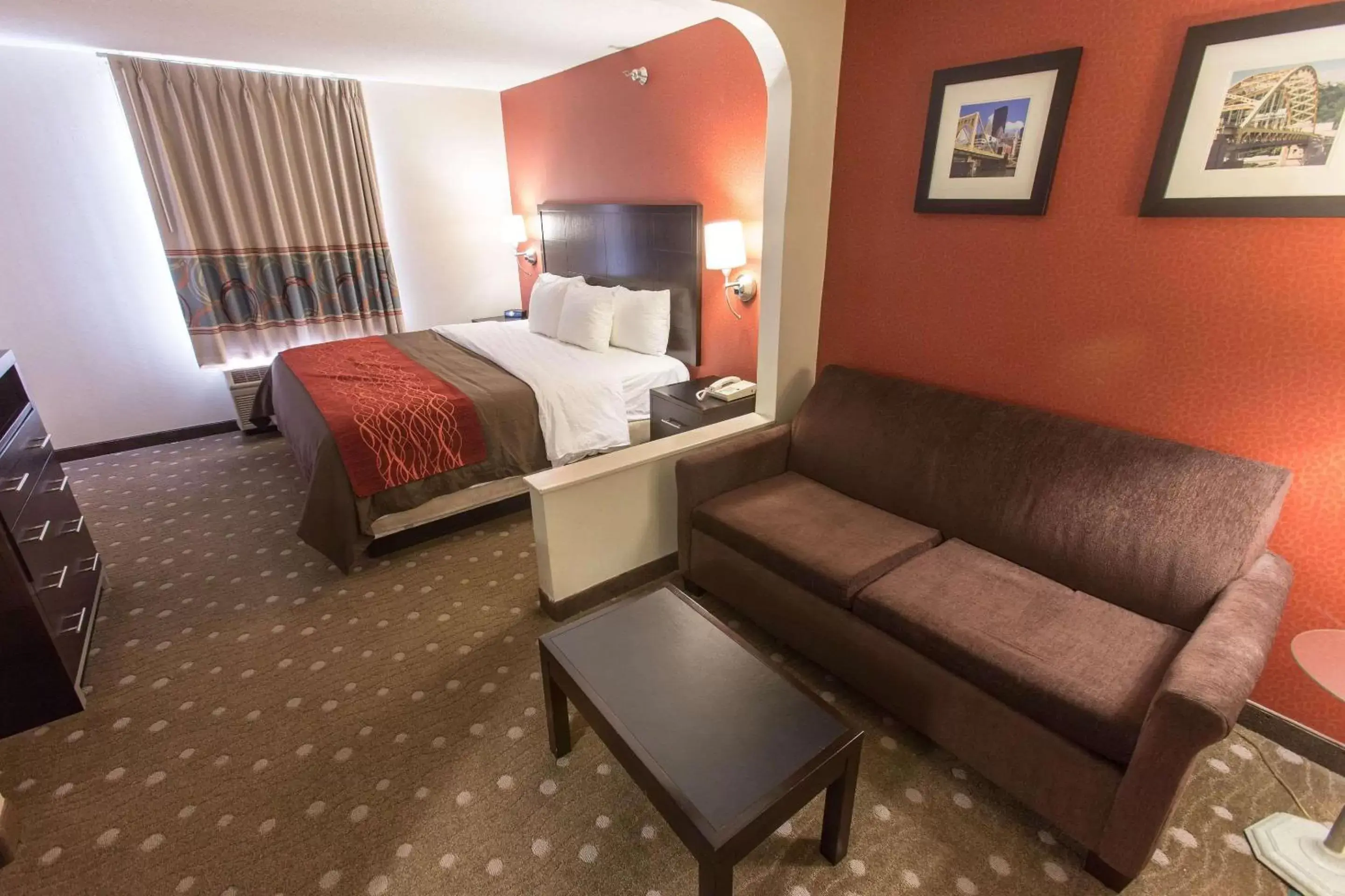 Photo of the whole room, Seating Area in Comfort Inn Pittsburgh