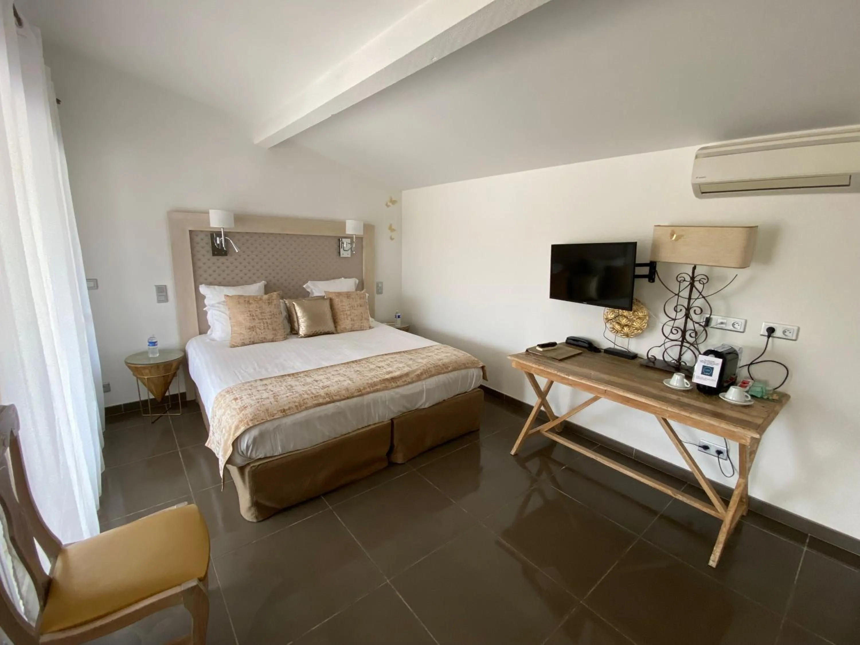 Bedroom, Bed in Le Mas de Cocagne