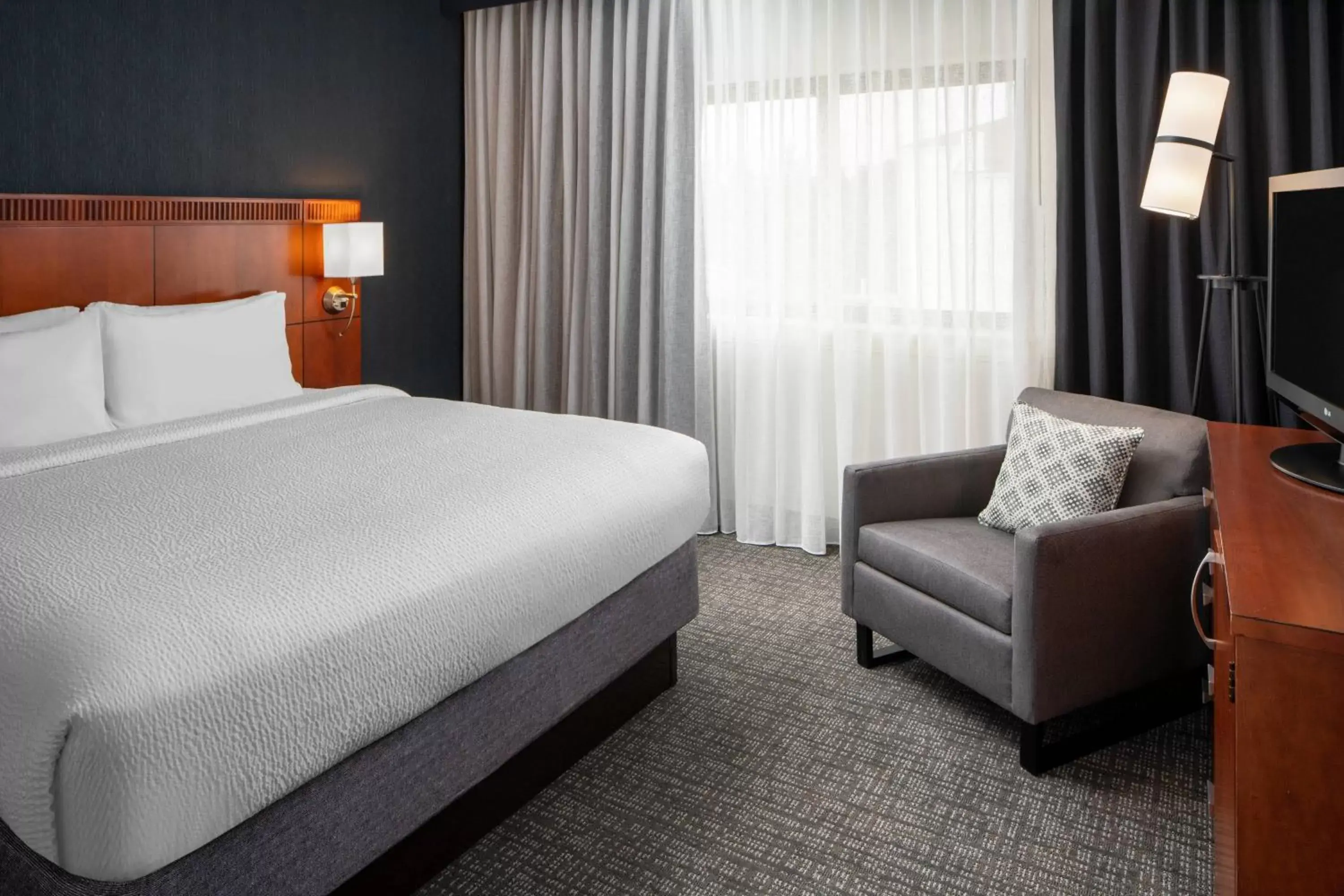 Bedroom, Bed in Courtyard by Marriott Dulles Airport Herndon/Reston