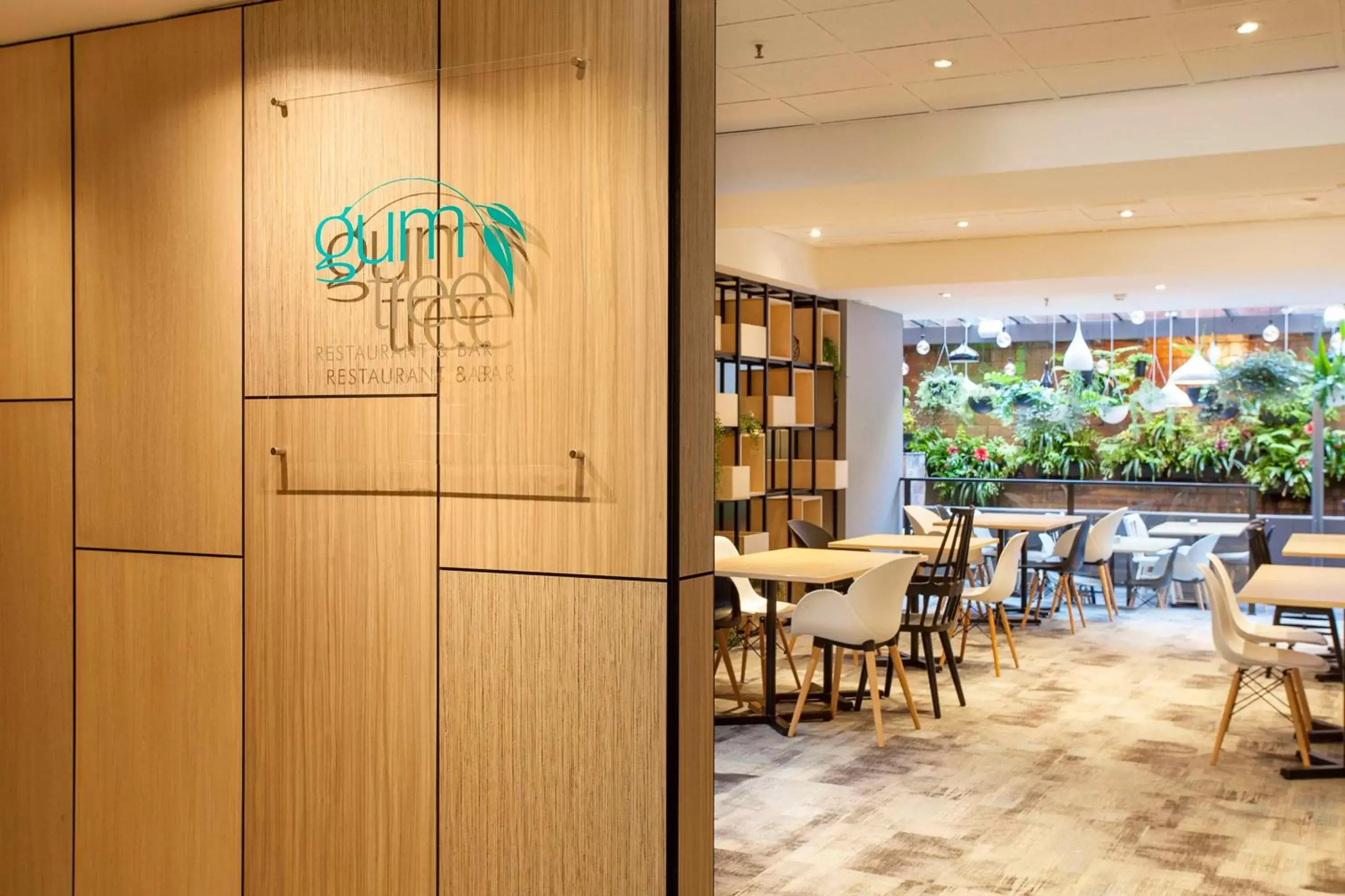Restaurant/places to eat in Metro Aspire Hotel Sydney