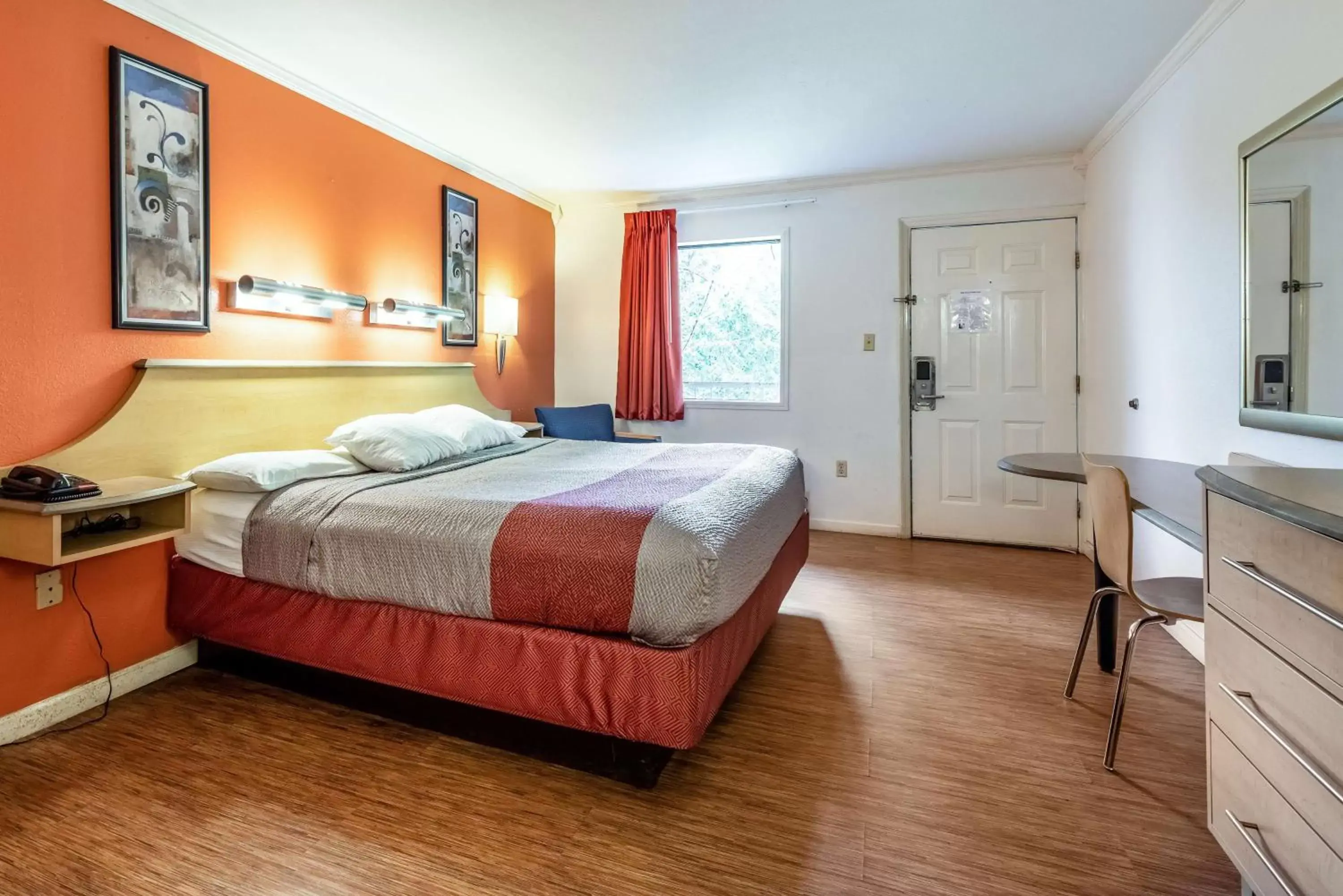 Bedroom, Bed in Motel 6-Gatlinburg, TN - Smoky Mountains