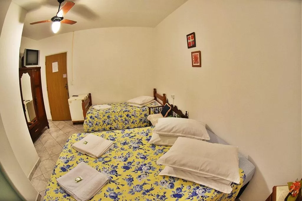 Toilet, Bed in Pousada Alvorada Brotas - e agendamento das atividades turísticas