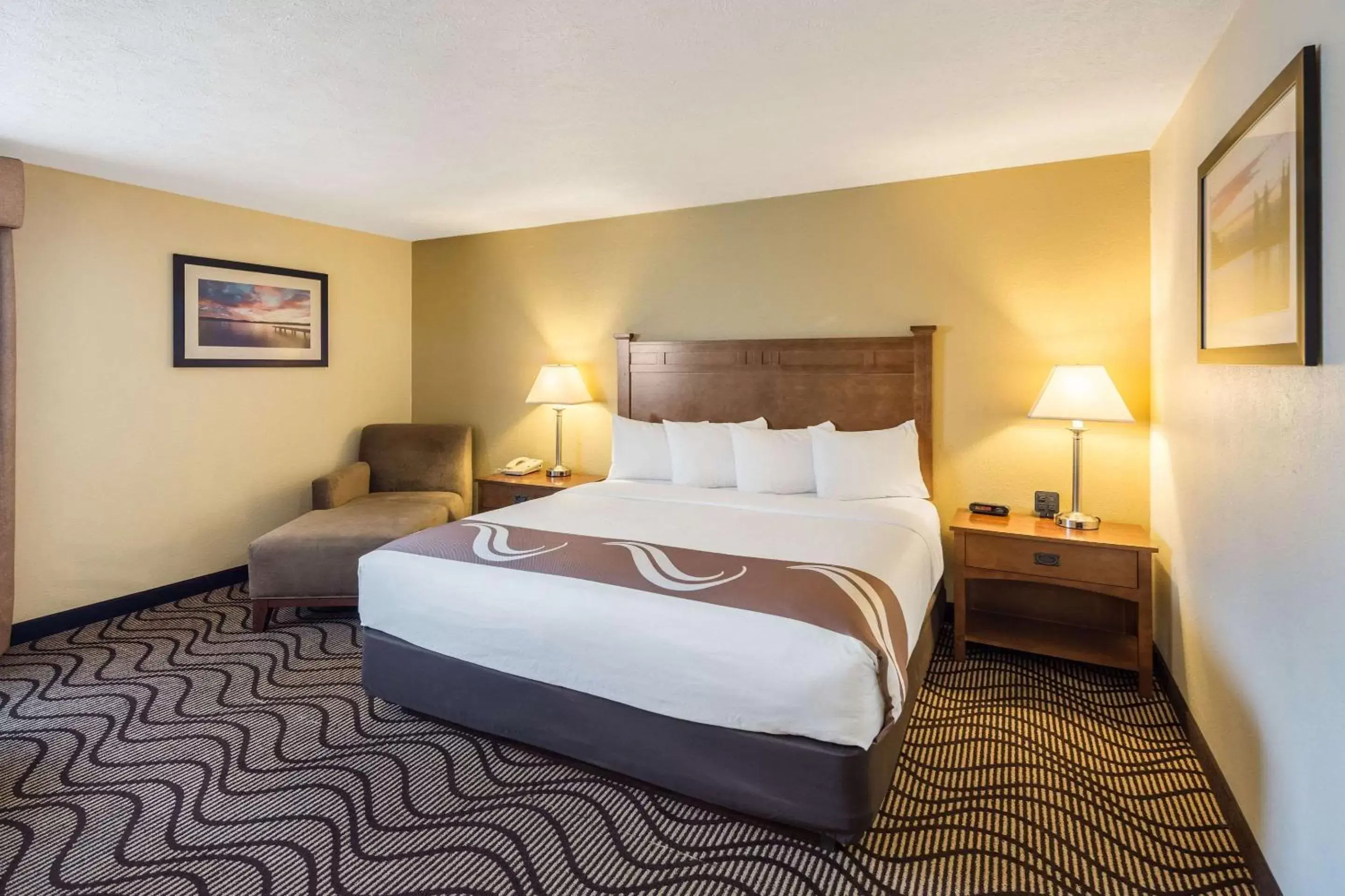 Photo of the whole room, Bed in Quality Inn & Suites Coeur d'Alene