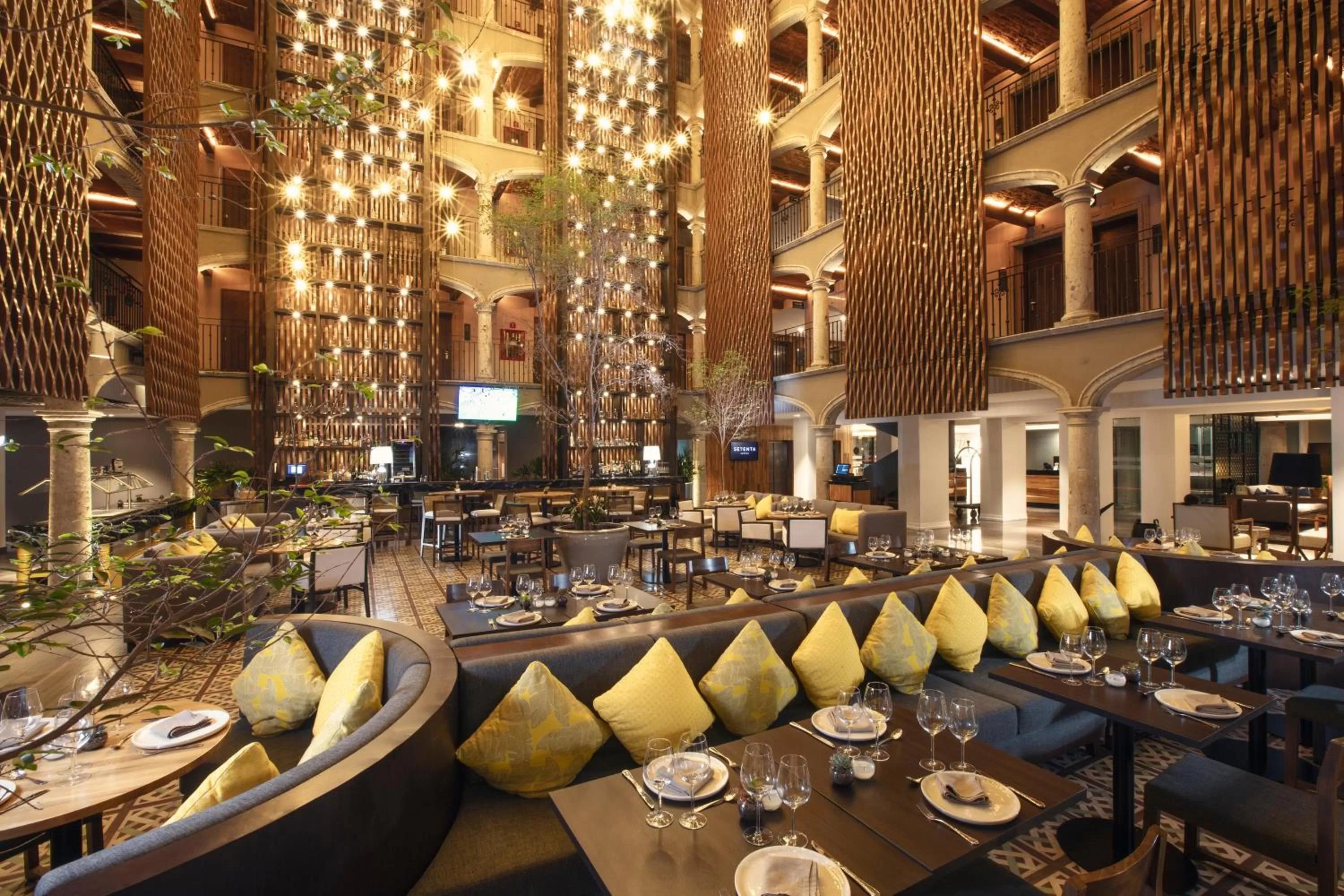 Restaurant/places to eat in Hotel Indigo Guadalajara Expo by IHG