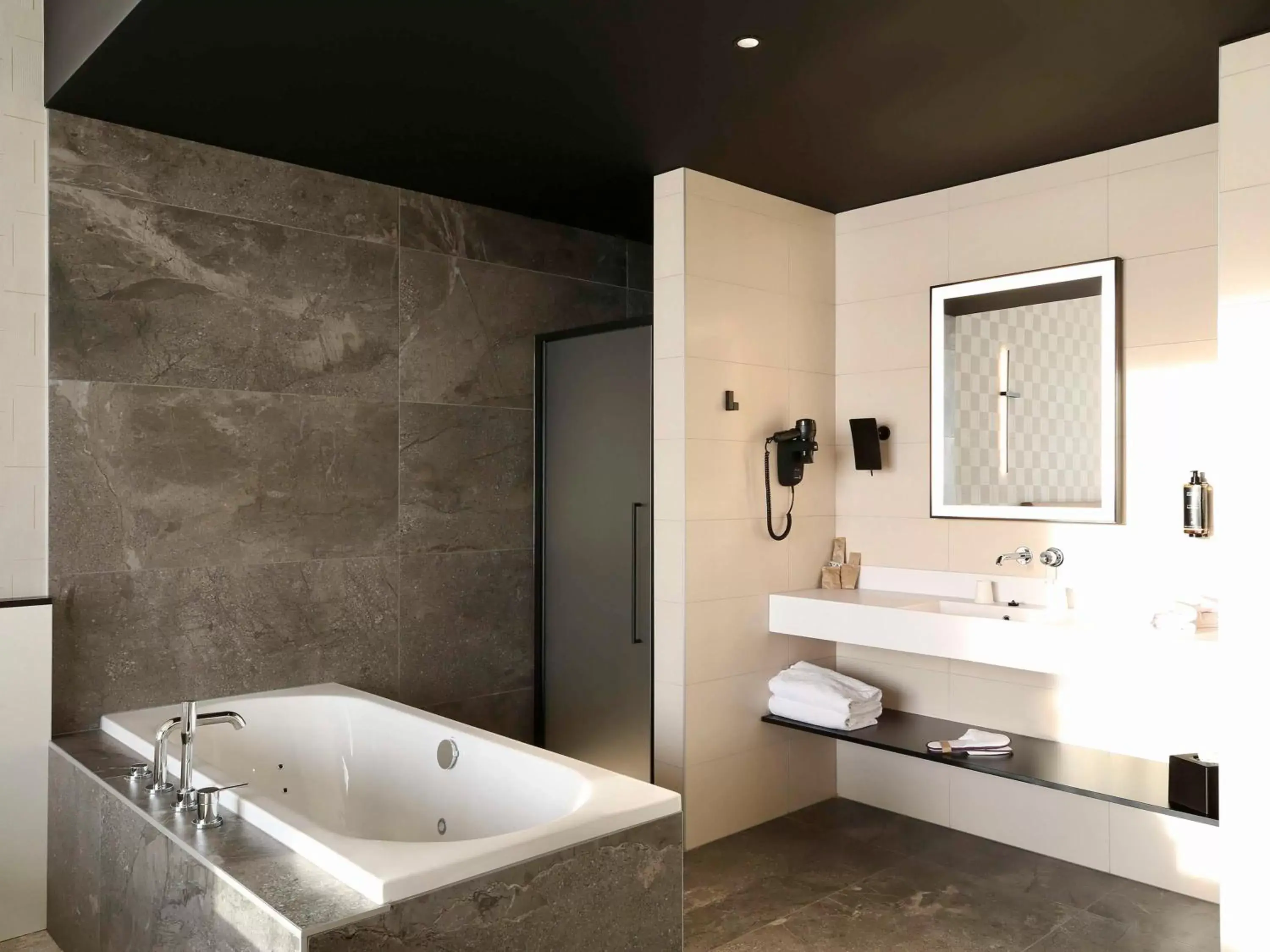 Bathroom in Mercure Namur Hotel