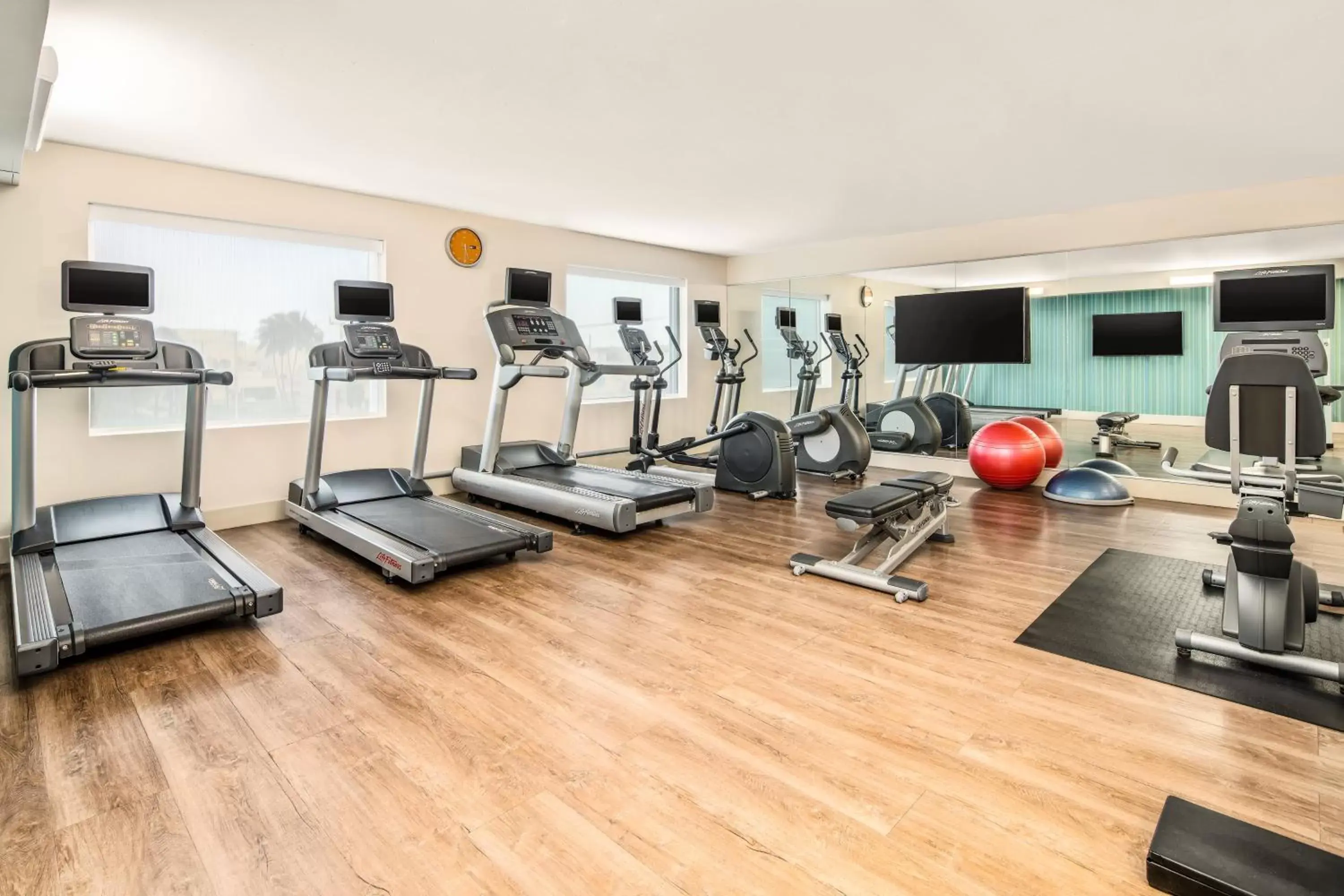 Fitness centre/facilities, Fitness Center/Facilities in Holiday Inn Express Cruise Airport, an IHG Hotel