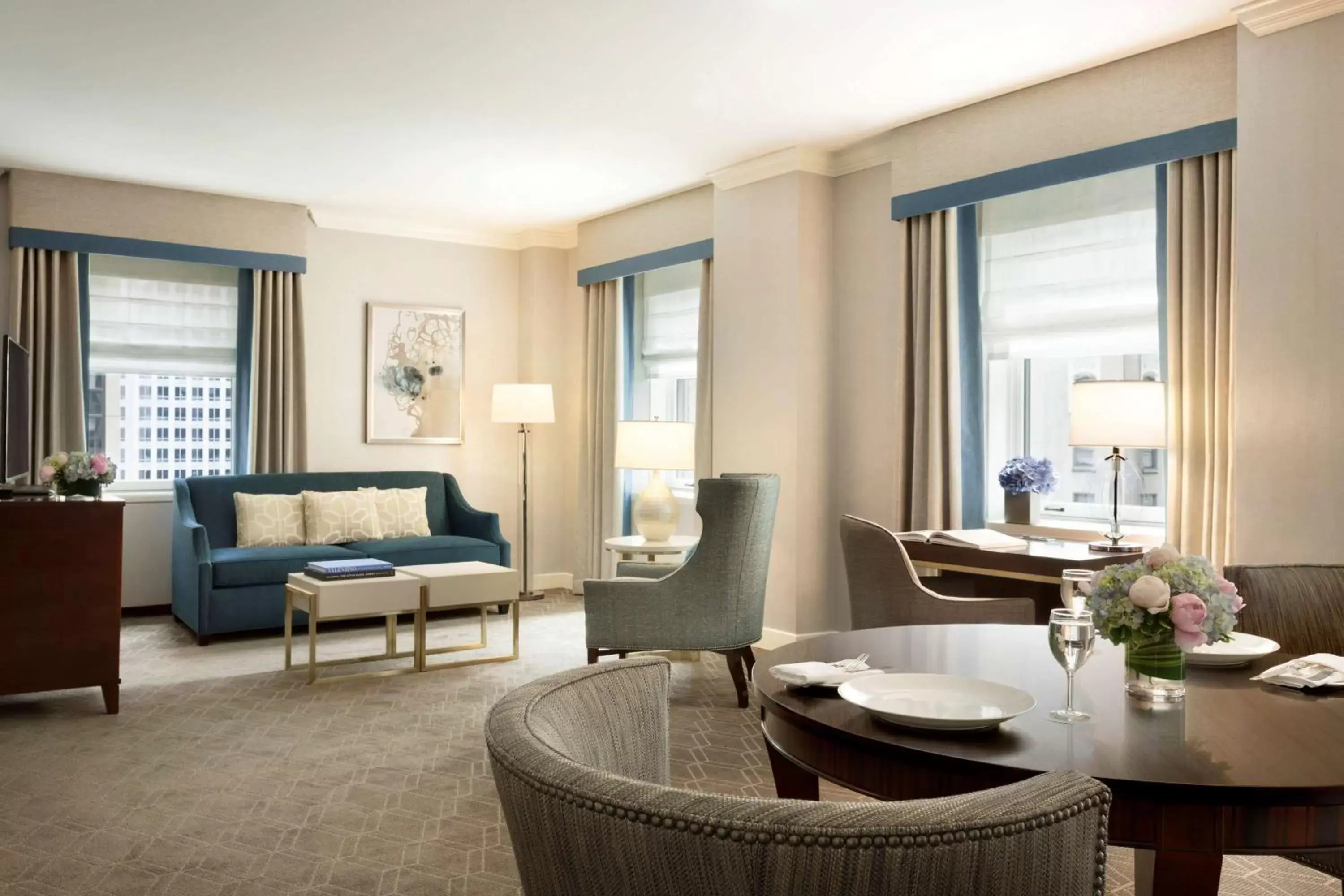 Bedroom, Seating Area in Fairmont Olympic Hotel