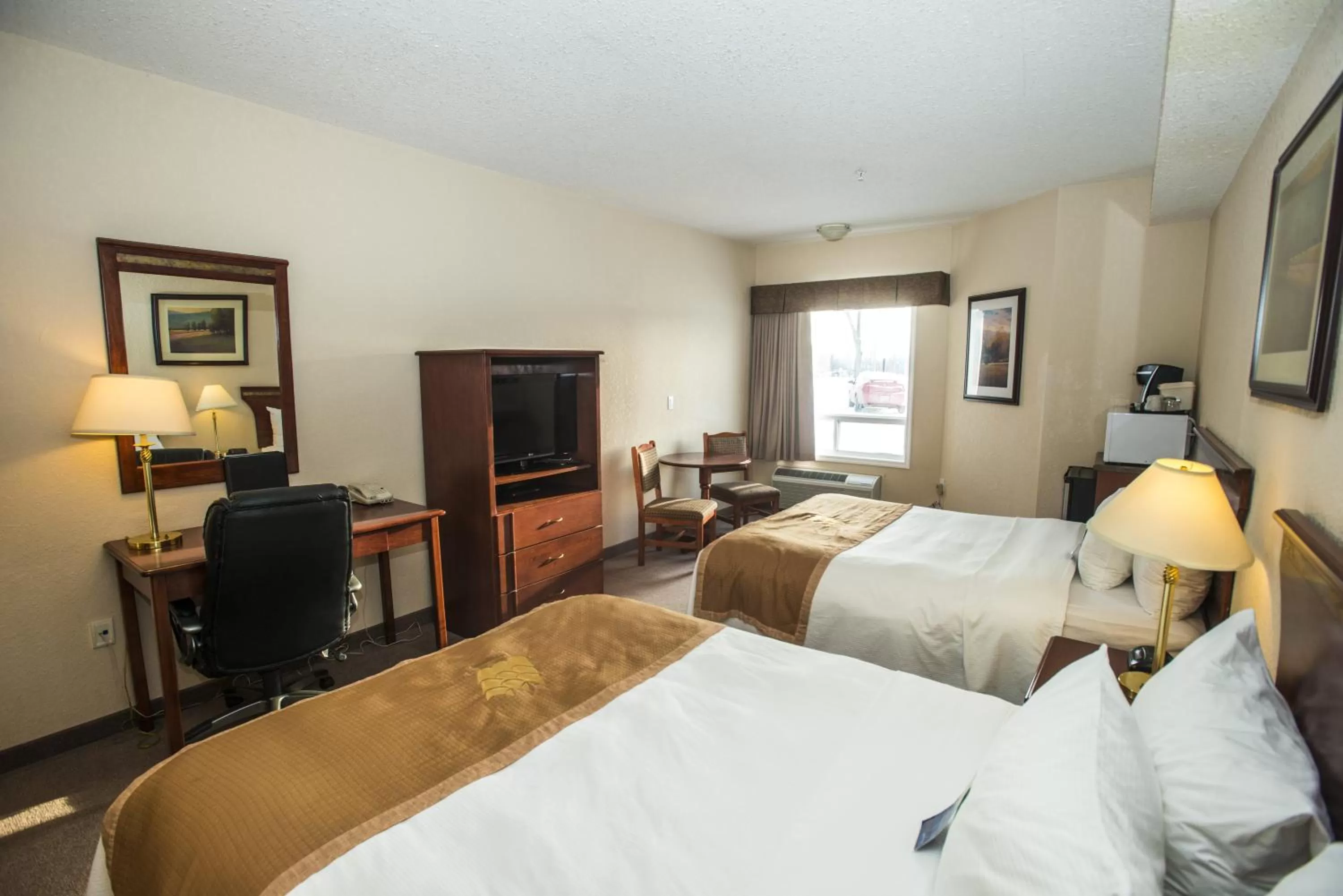 Bed in Lakeview Inns & Suites - Chetwynd