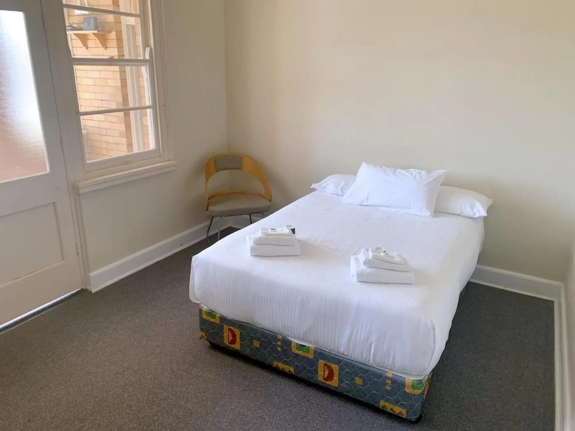 Bedroom, Bed in Port Macquarie Hotel