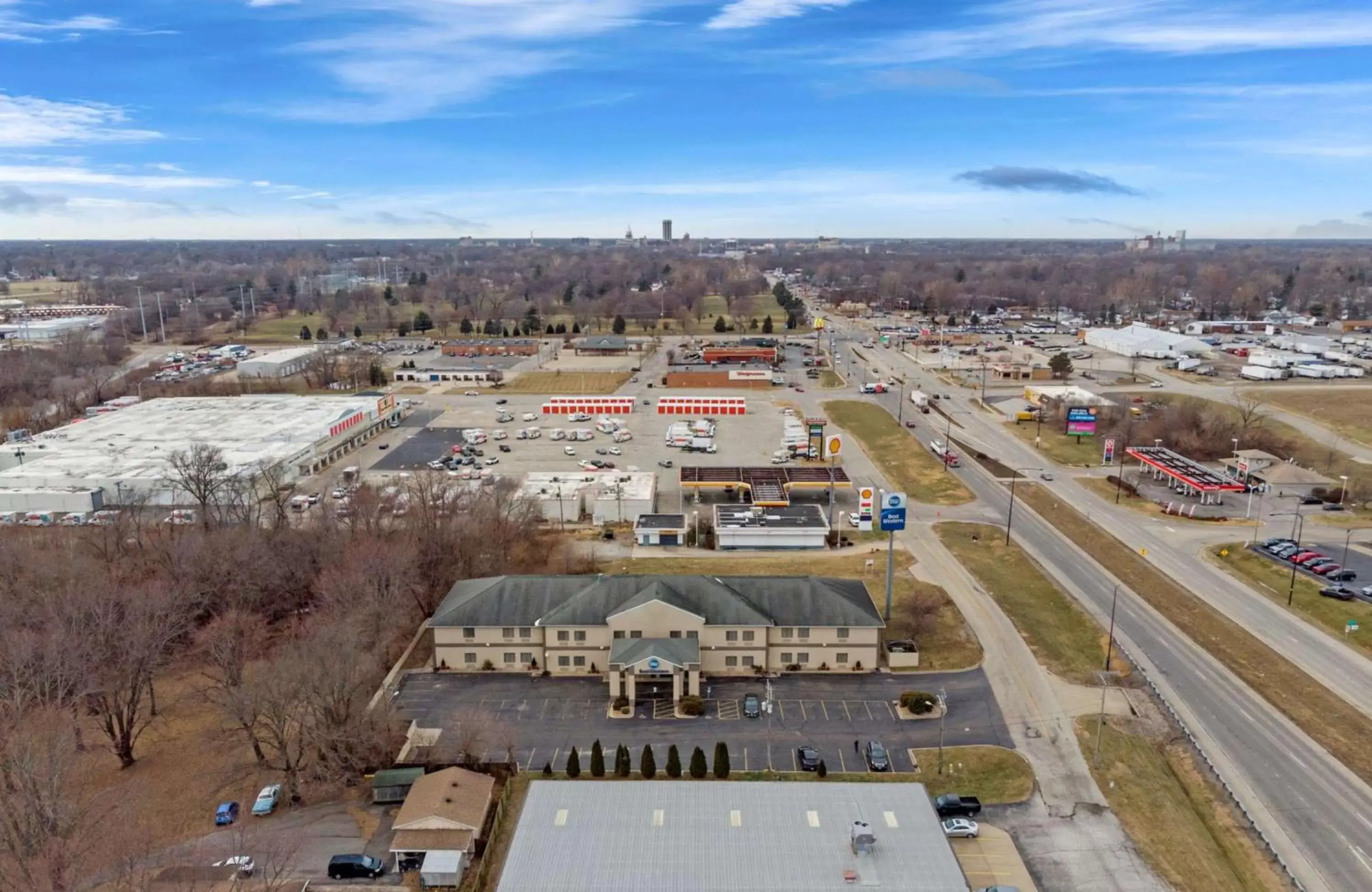 Property building, Bird's-eye View in Best Western Clearlake Plaza