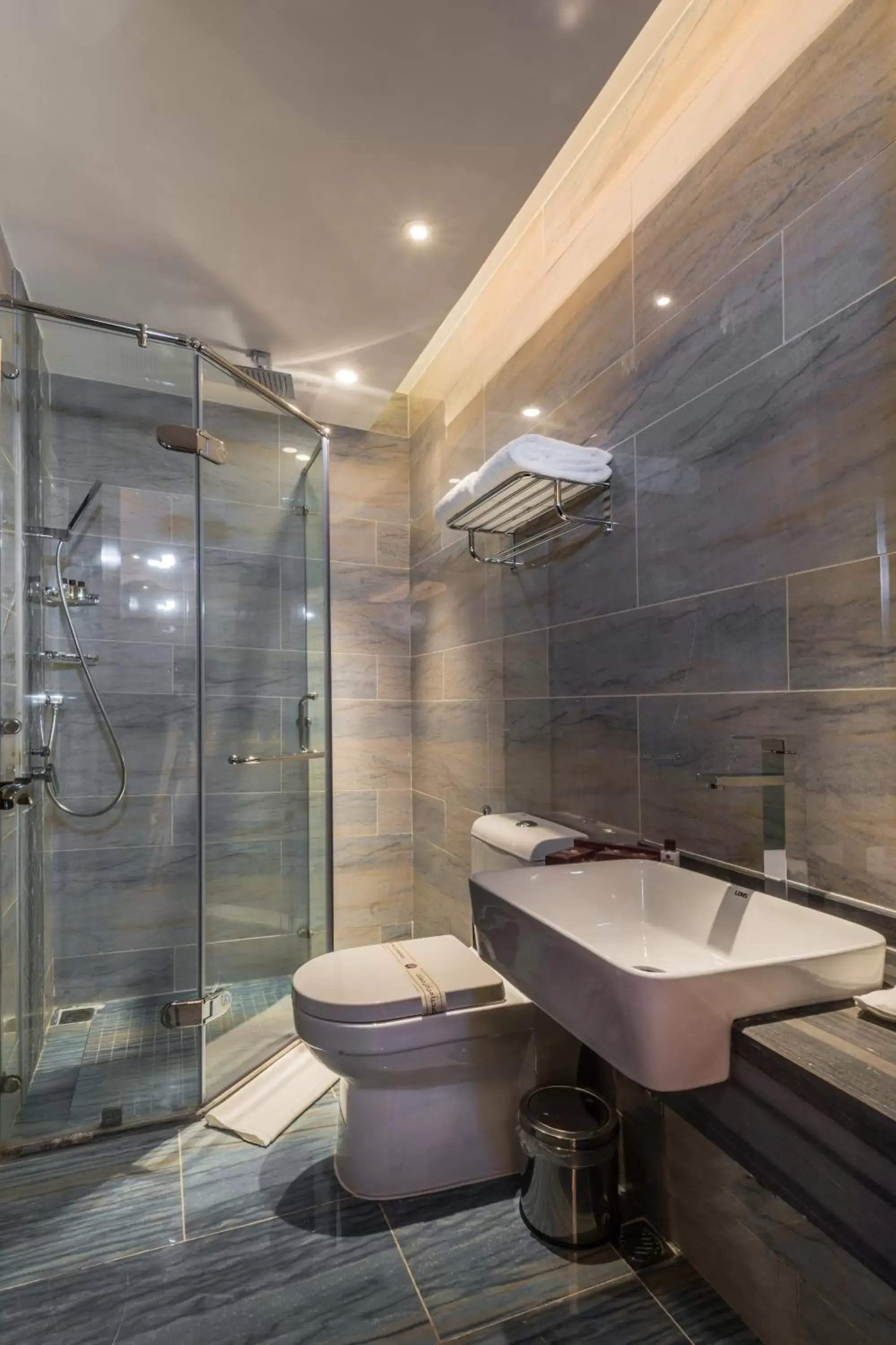 Shower, Bathroom in Braira Qurtubah