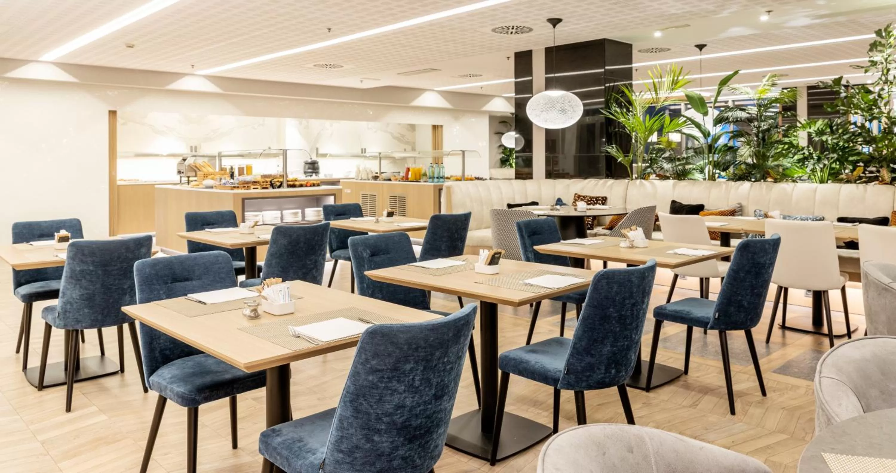 Dining area in Ilunion Barcelona