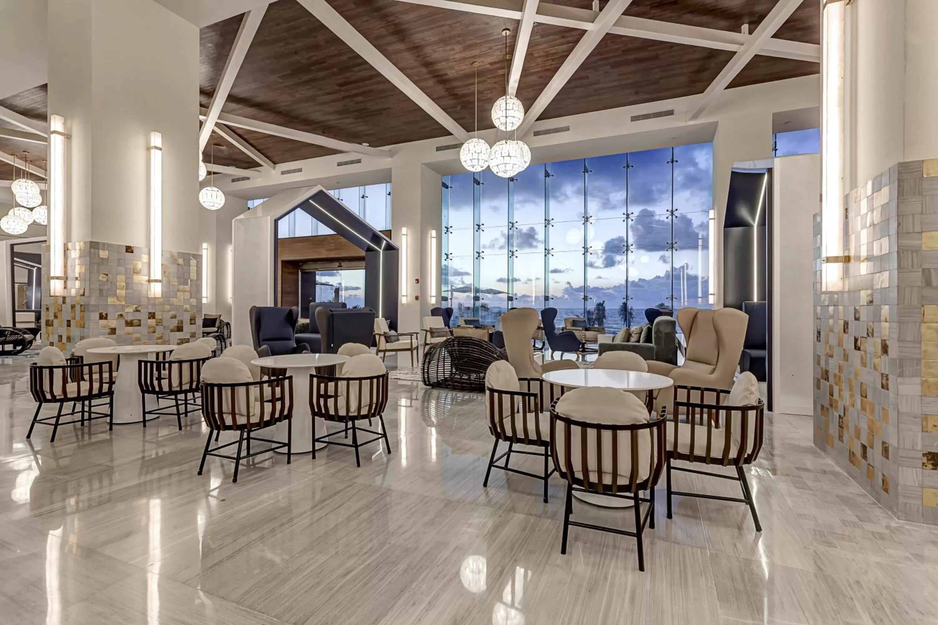 Lobby or reception in Royalton CHIC Cancun, An Autograph Collection All-Inclusive Resort - Adults Only