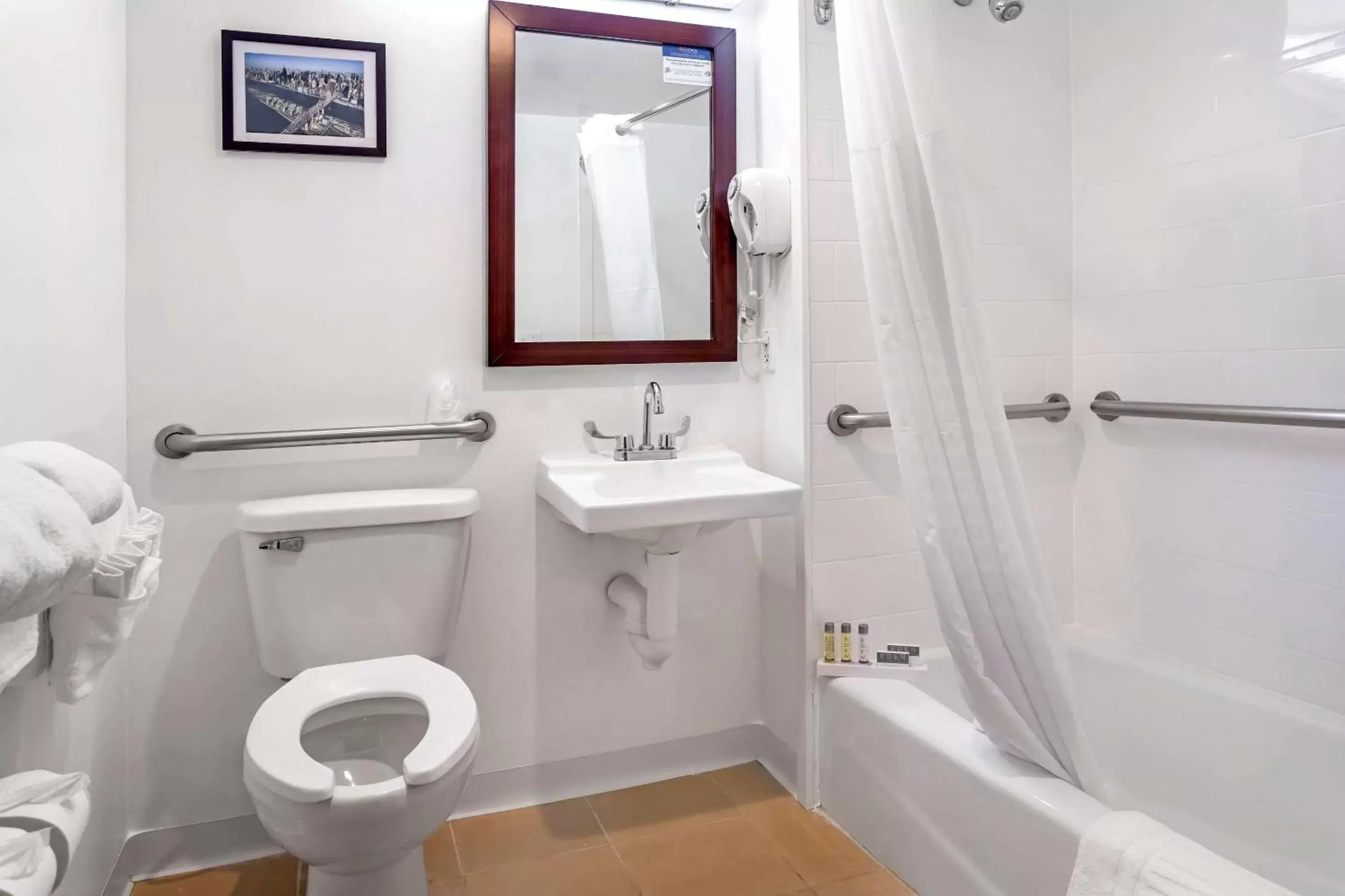 Bathroom in Avion Inn Near LGA Airport, Ascend Hotel Collection