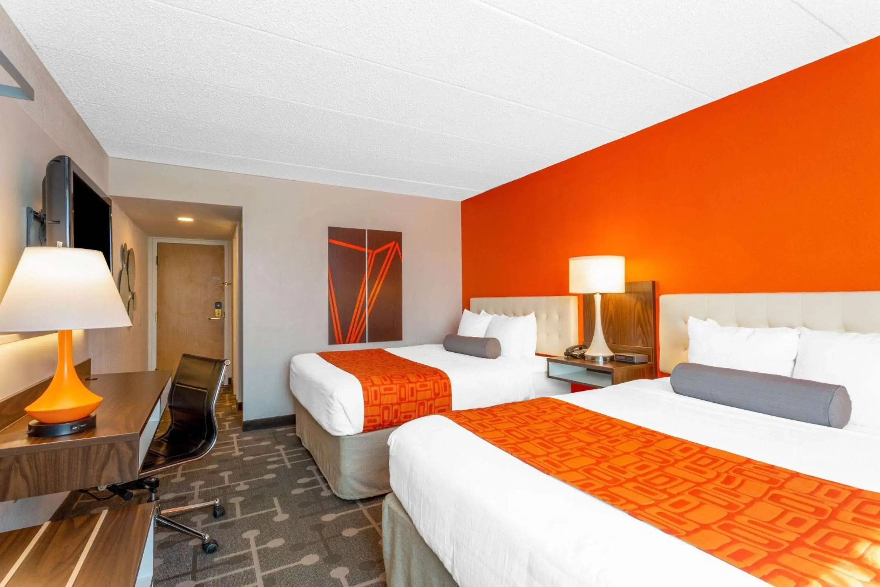 Photo of the whole room, Bed in Howard Johnson by Wyndham Portsmouth