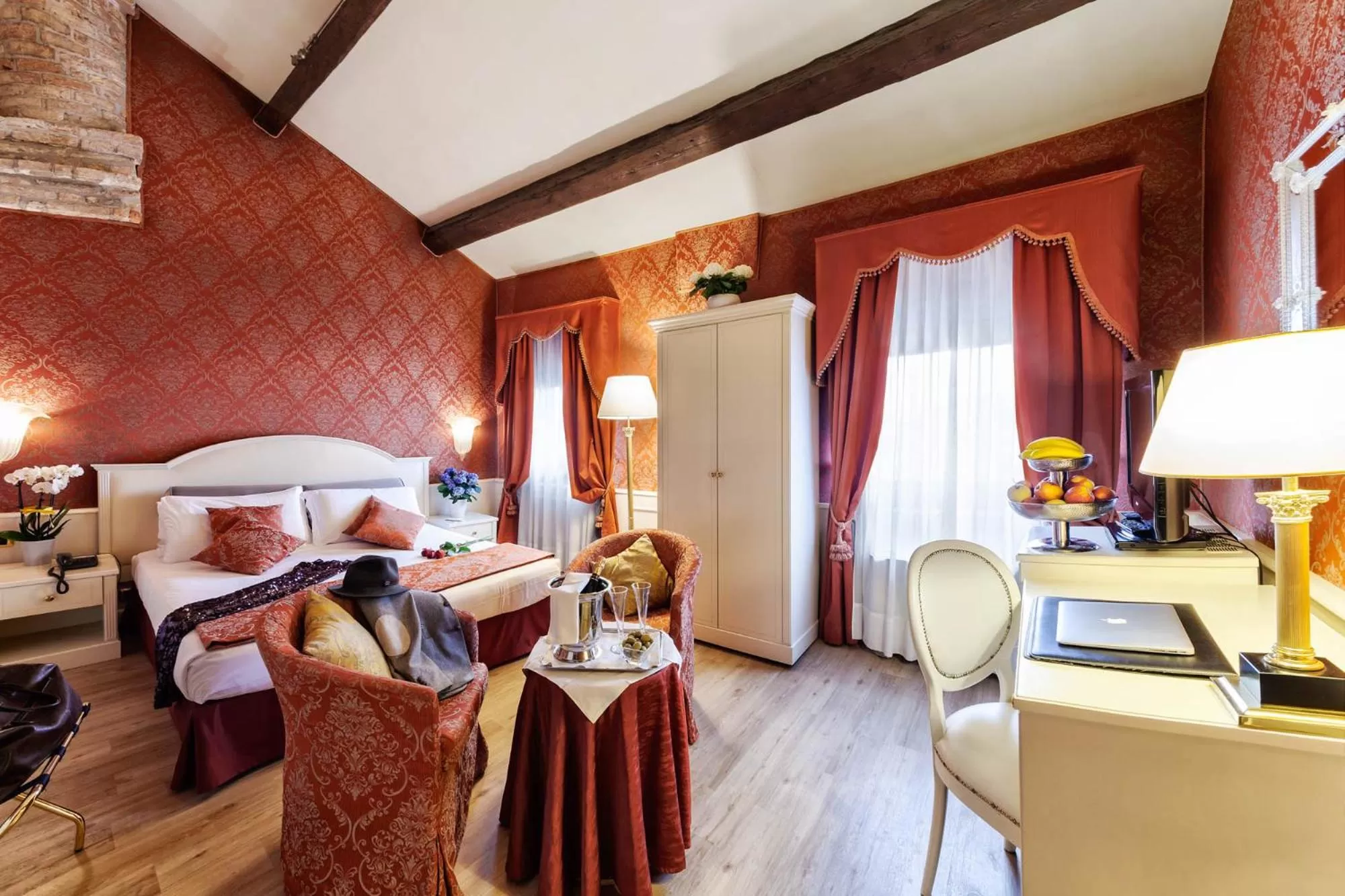 Living room, Bed in Duodo Palace Hotel