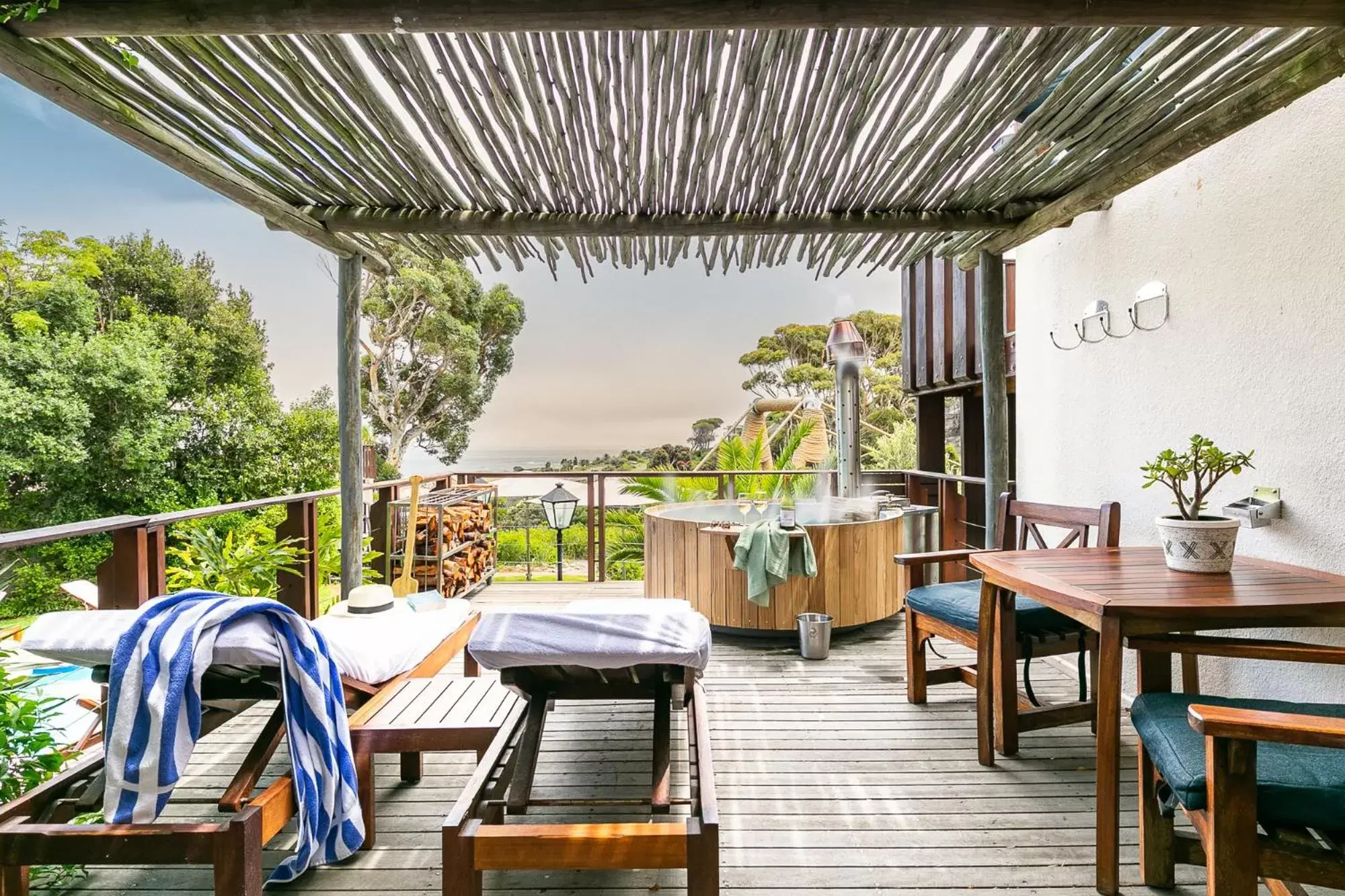 Balcony/Terrace, Restaurant/Places to Eat in Camps Bay Retreat Hotel