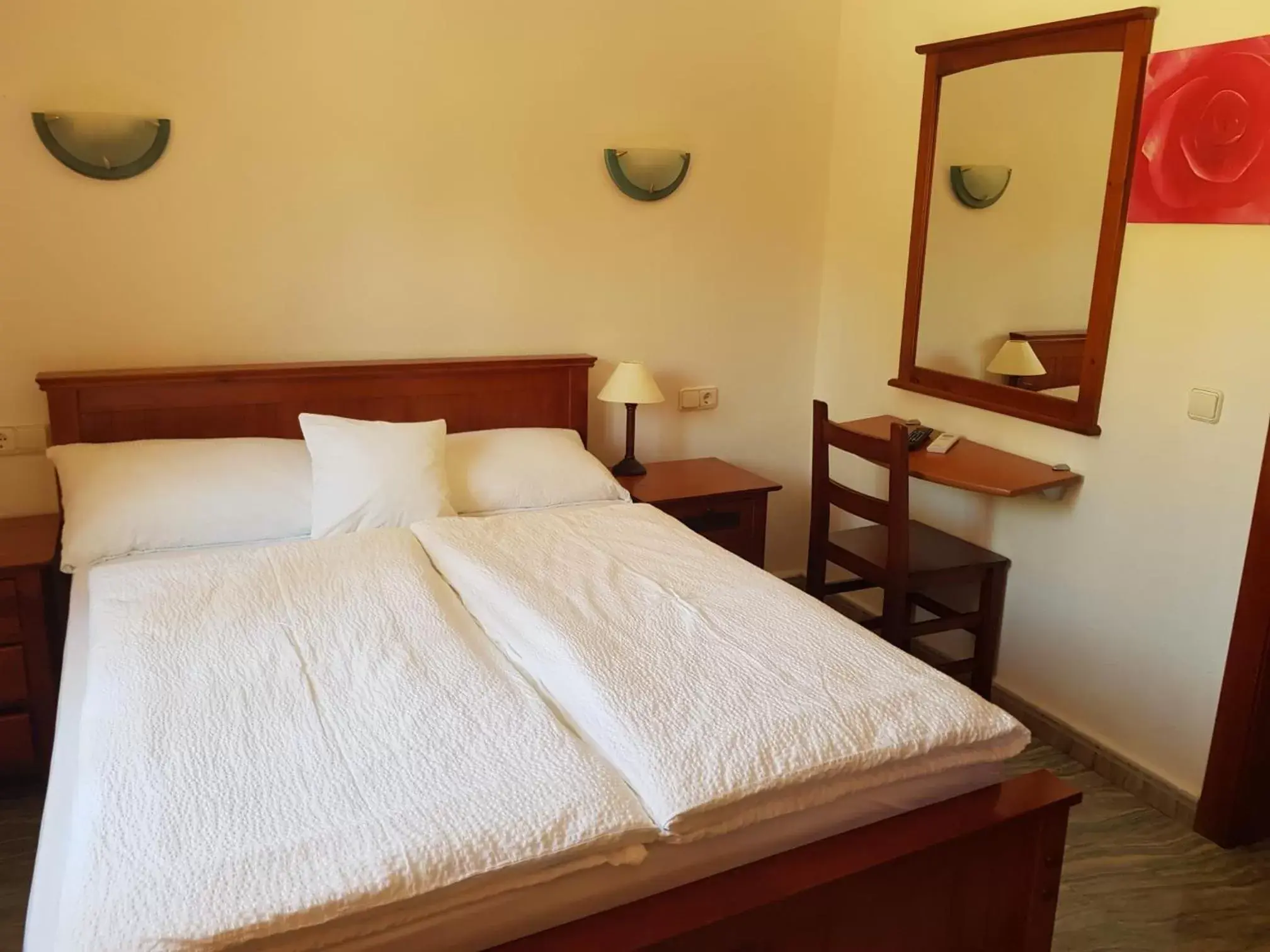 Budget Double Room - single occupancy in Hotel Montemar Budget Double Room - single occupancy in Hotel Montemar