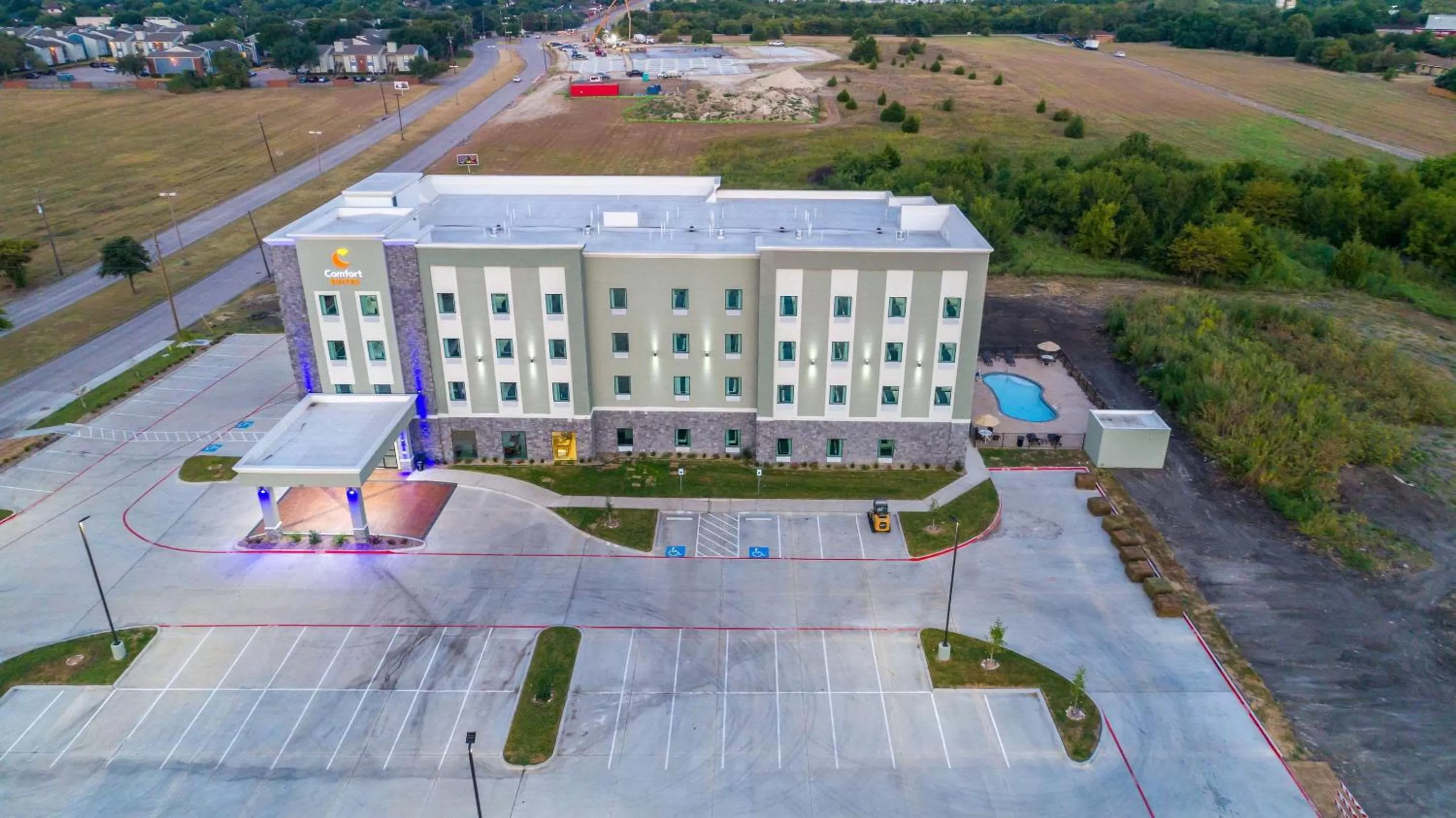 Property building in Comfort Suites DeSoto Dallas South